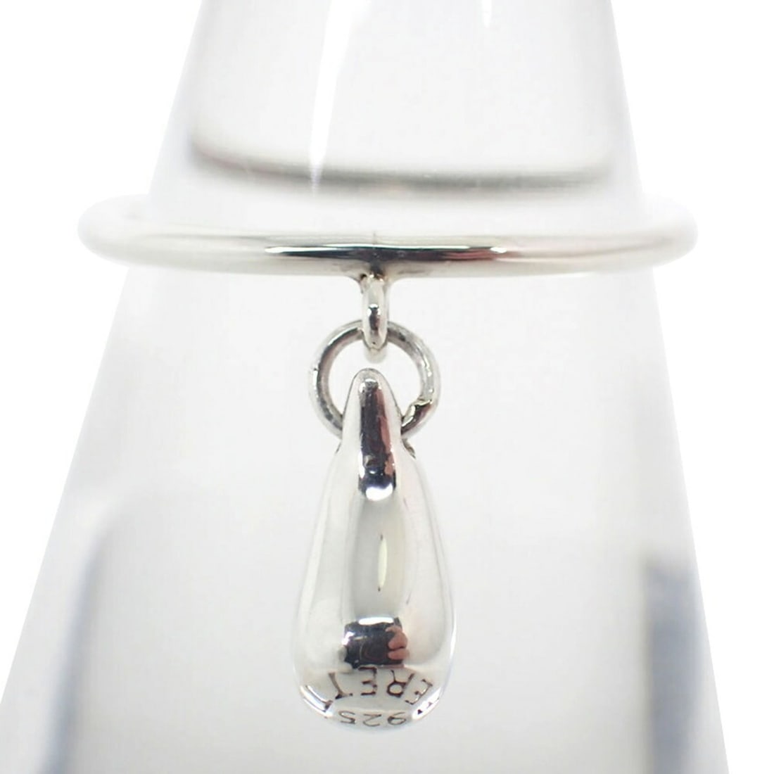 TIFFANY Tiffany Silver 925 Teardrop Ring Size 10: --- Catalog ---Category: SizeUS Size: 5.5Brand Size: 50Category: DesignType: Band ringGender: WomenMaterial: Sterling silver 925Category: GeneralBrand: Tiffany--- Item List ---Section: ConditionRankin
