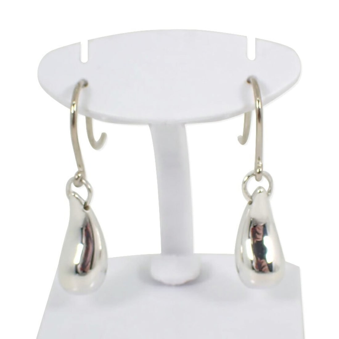 TIFFANY 925 teardrop earrings: --- Catalog ---Category: SizeSize (HxWxD): 12.80mm x 5.70mm / 0.50'' x 0.22''Category: DesignType: Stud earringsGender: WomenMaterial: Sterling silver 925Category: GeneralBrand: Tiffany--- Item List -