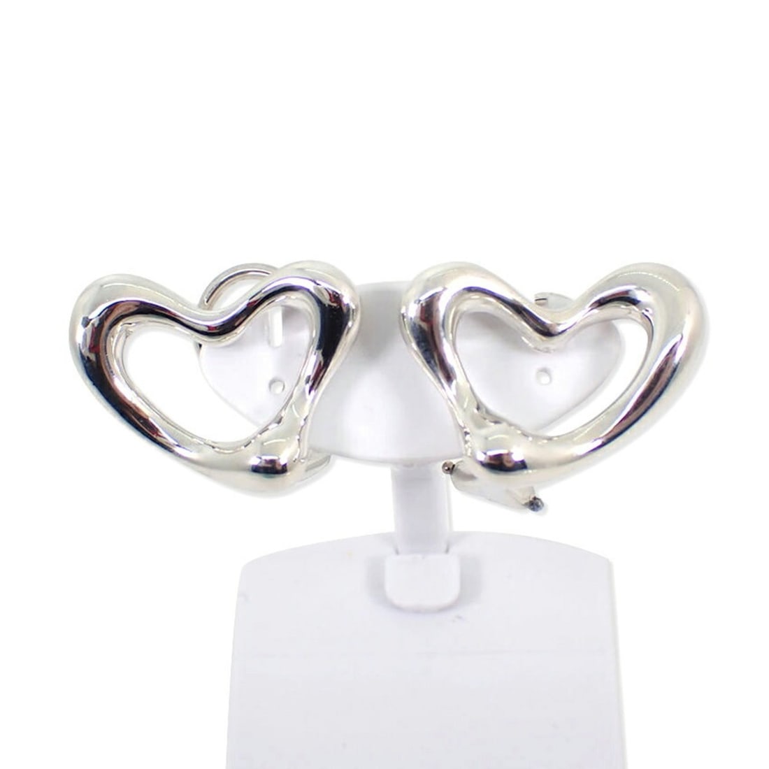 TIFFANY 925 heart earrings: --- Catalog ---Category: SizeSize (HxWxD): 16.20mm x 20.80mm / 0.64'' x 0.82''Category: DesignType: Clip earringsGender: WomenMaterial: Sterling silver 925Category: GeneralBrand: Tiffany--- Item List