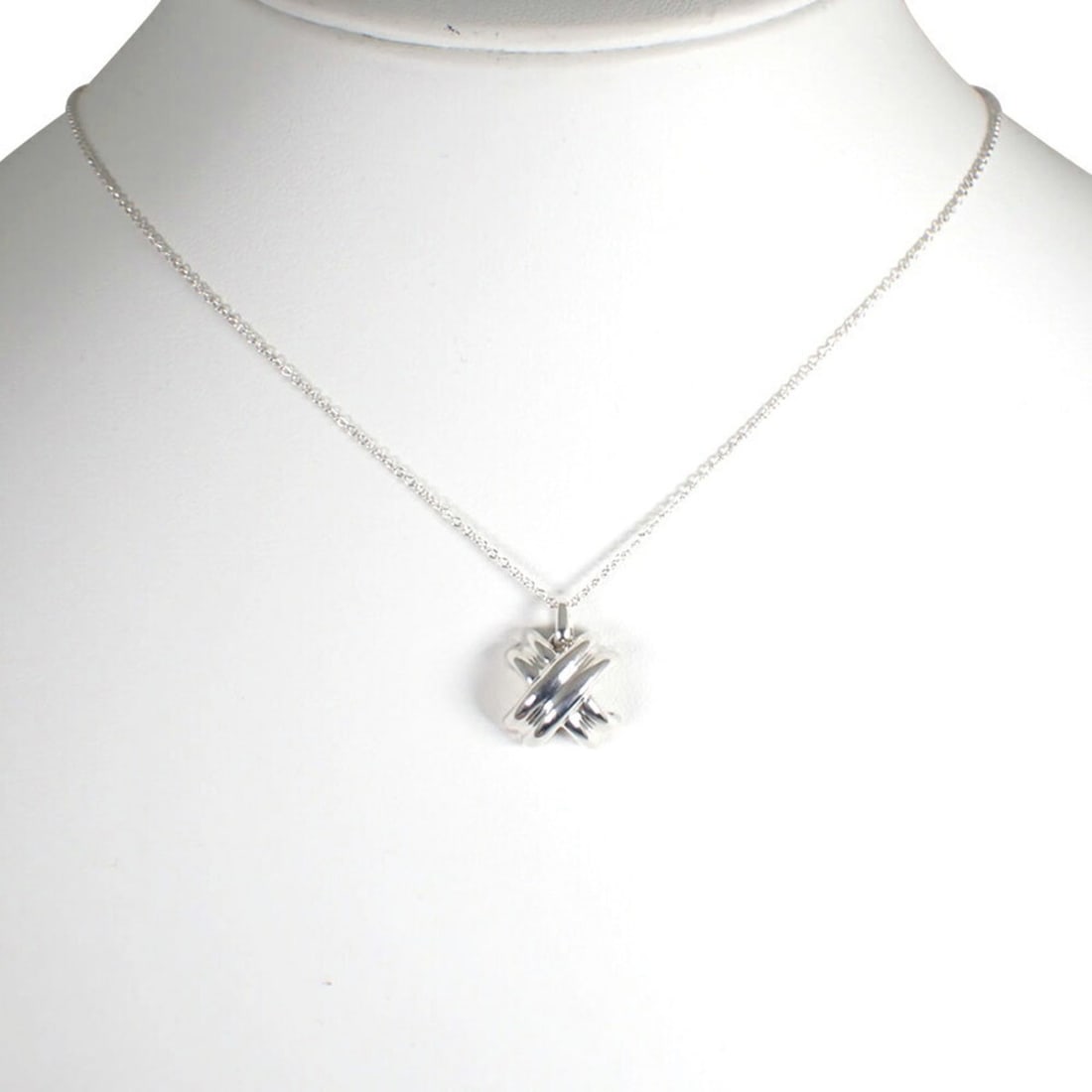 TIFFANY 925 Signature Cross Pendant Necklace: --- Catalog ---Category: SizePendant Size: 14mm x 14.1mm / 0.55'' x 0.55''Neck Circumference: 41.5 cm / 16.33''Category: DesignGender: WomenMaterial: Sterling silver 925Necklace Type: NecklaceCategory