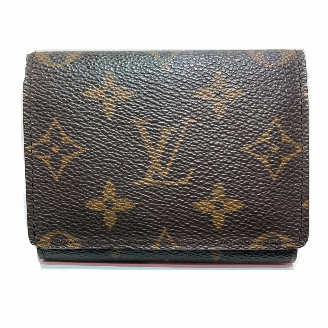 Louis Vuitton Card Case, Envelope Carte de Visite Monogram, Taal Fabric, M62920: --- Catalog ---Category: DesignType: Card caseColor: BrownGender: Men,WomenMaterial: Monogram Category: GeneralMPN: M62920Brand: Louis VuittonCategory: Physical PropertiesSize (HxWxD): 8cm x 10cm x 2c