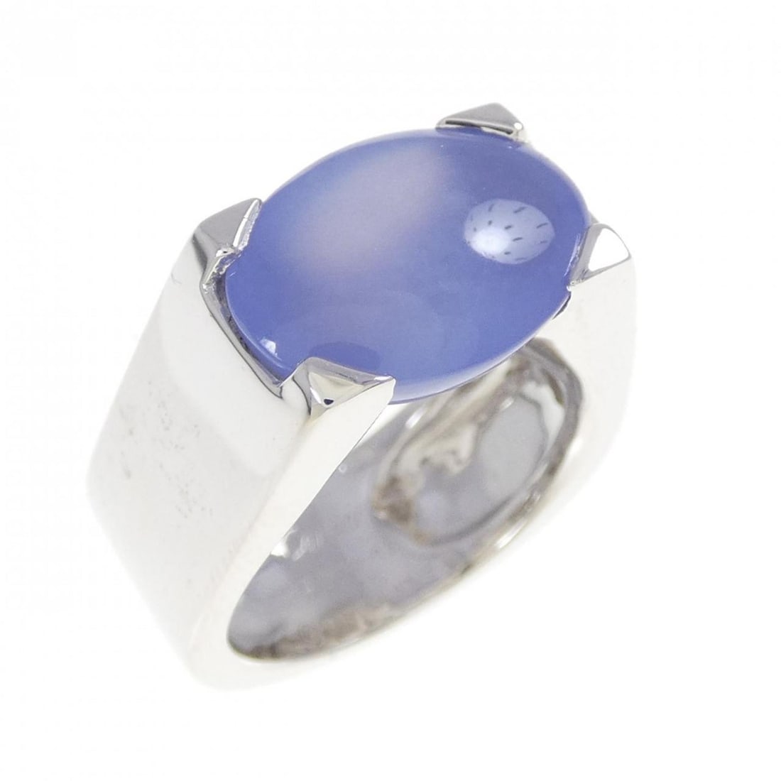 Cartier Tanquissimo Ring: --- Catalog ---Category: SizeUS Size: 6.5Brand Size: 52Category: DesignType: Band ringStone: ChalcedonyGender: WomenMaterial: White gold (18K)Category: GeneralBrand: Cartier--- Item List ---Section: C