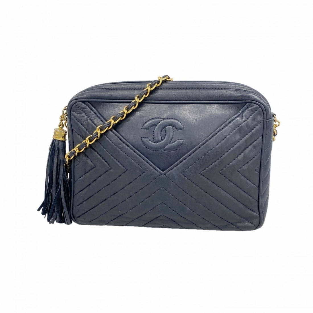 Chanel Shoulder Bag with Chain Chevron Lambskin Navy Women's: --- Catalog ---Category: SizeSize (HxWxD): 15.5cm x 23.5cm x 6cm / 6.1'' x 9.25'' x 2.36''Category: DesignType: Shoulder bagColor: NavyGender: WomenMaterial: Leather Hardware Color: GoldLeather/Fur Ty