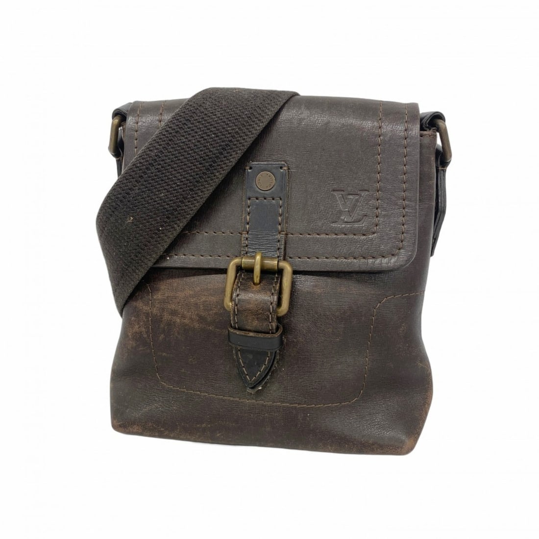 Louis Vuitton Utah Yuma Shoulder Bag M92995 Cafe Men's: --- Catalog ---Category: SizeSize (HxWxD): 21cm x 18cm x 8.5cm / 8.26'' x 7.08'' x 3.34''Category: DesignType: Shoulder bagColor: CoffeeGender: MenCategory: GeneralMPN: M92995Brand: Louis Vuitton--- I