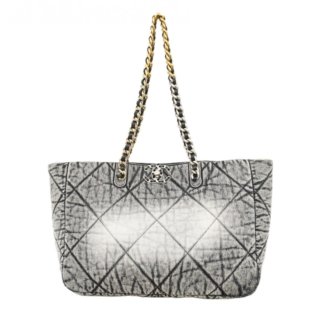 Chanel Chain Tote Bag 19 Denim Black Gold Women's: --- Catalog ---Category: SizeSize (HxWxD): 34cm x 25cm x 11cm / 13.38'' x 9.84'' x 4.33''Category: DesignType: Tote bagColor: BlackGender: WomenMaterial: Denim Hardware Color: Gold, SilverCategory: Ge
