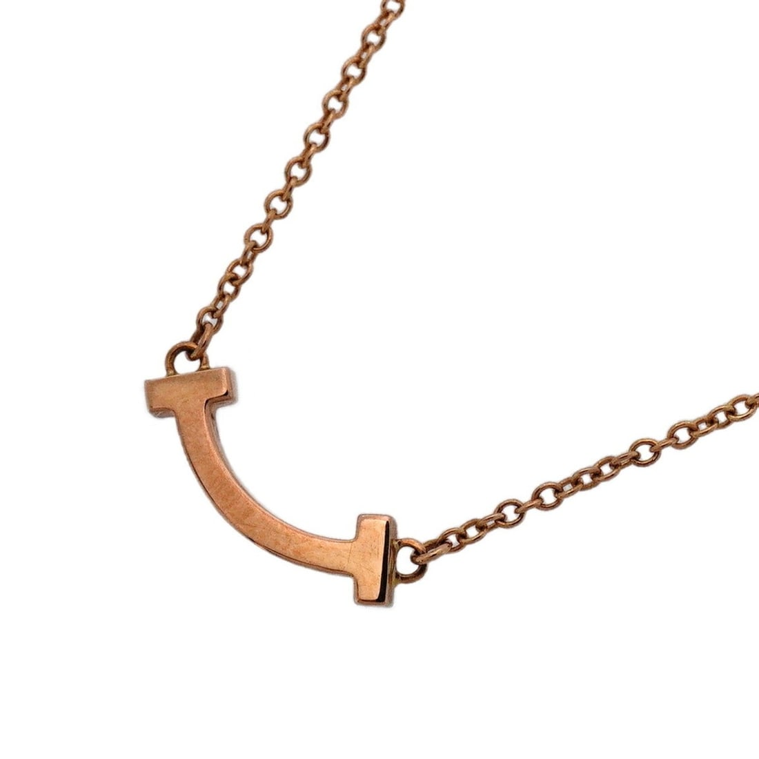 Tiffany T Smile Mini Necklace in 18K Pink Gold for Women: --- Catalog ---Category: SizePendant Size: 4.5mm x 13.9mm / 0.17'' x 0.54''Neck Circumference: 41 cm - 45.5 cm / 16.14'' - 17.91''Category: DesignGender: WomenMaterial: Pink gold (18K)Necklace Type: N