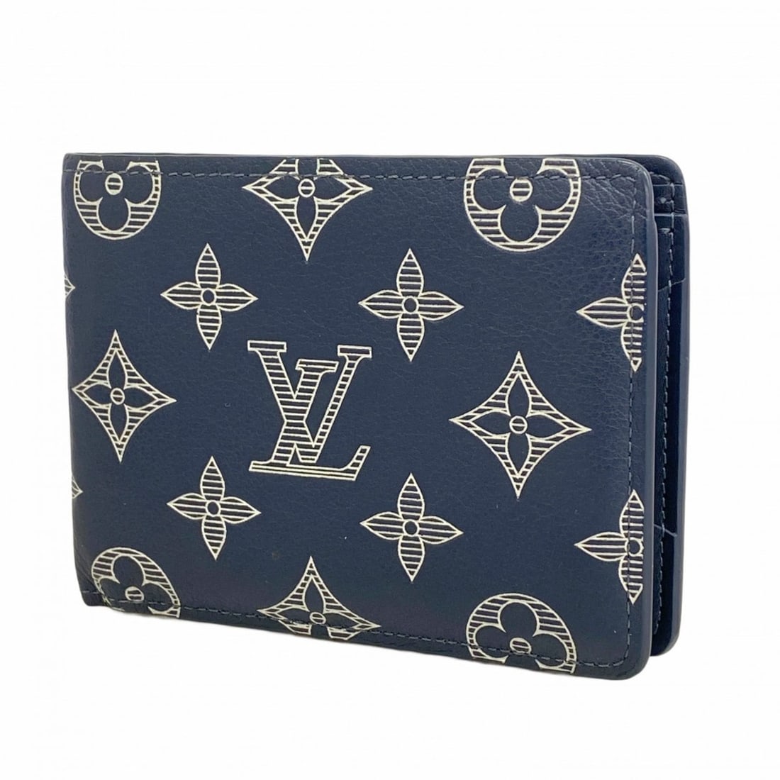 Louis Vuitton Monogram Shadow Multiple Wallet M83379 Blue Marine Men's: --- Catalog ---Category: SizeSize (HxWxD): 9cm x 12cm x 1.5cm / 3.54'' x 4.72'' x 0.59''Category: DesignType: Bill wallet (bi-fold)Color: Navy BlueGender: MenCategory: GeneralMPN: M83379Brand: Louis V