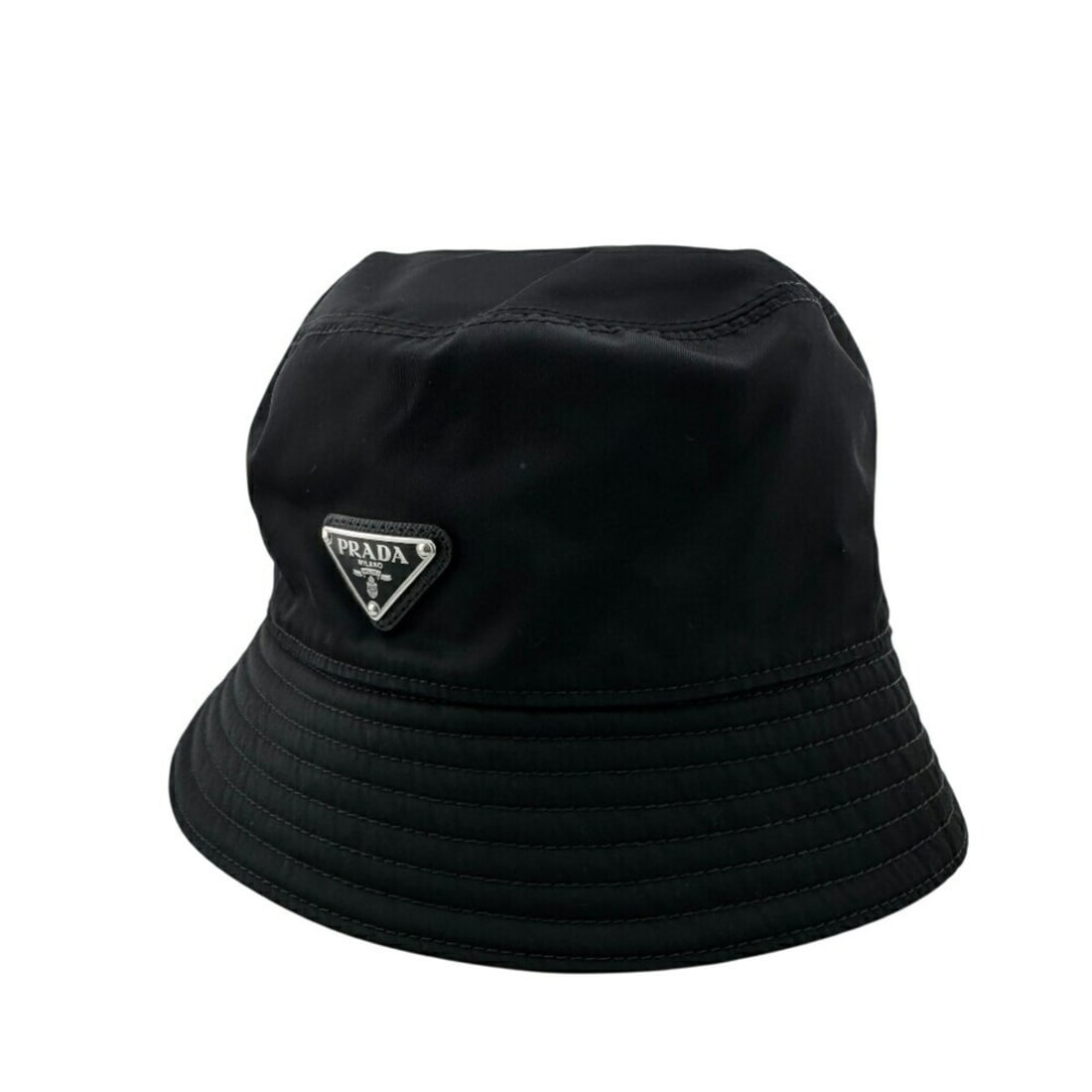 PRADA 2HC137 RE-NYLON Triangle Bucket Hat, Black, Men's: --- Catalog ---Category: DesignType: Bucket hatColor: BlackGender: MenMaterial: Nylon Category: GeneralMPN: 2HC137Brand: PradaCategory: MeasurementsCircumference: 60.1cm / 23.66''--- Item List ---Sect
