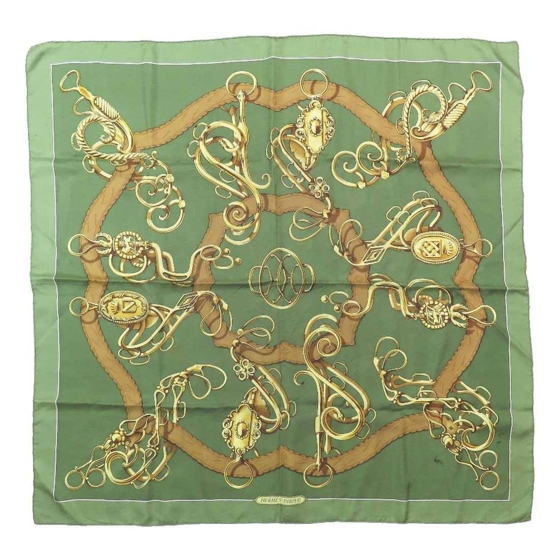 HERMES Lift Profile Carré 90 Vintage 100% Silk Large Scarf Green Gold Women's Luxs Pre-owned Brand: --- Catalog ---Category: SizeSize (LxW): 86cm x 89cm / 33.85'' x 35.03''Category: DesignType: ScarfColor: Gold, GreenGender: WomenMaterial: Silk Category: GeneralBrand: Hermes--- Item List ---Section:
