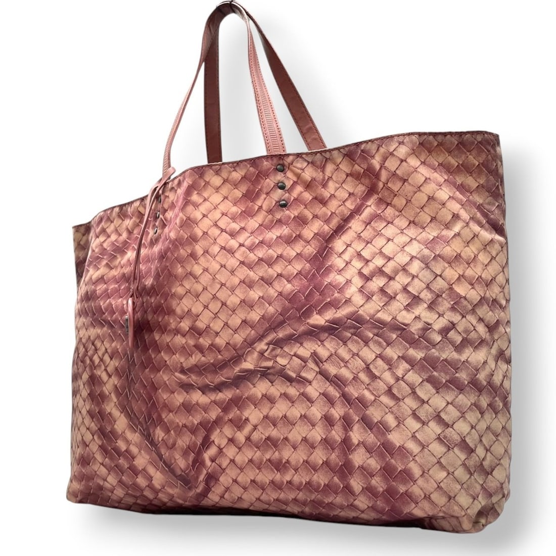 Bottega Veneta Intrecciato Nylon Tote Bag with Trompe-l'oeil Print in Purple and Pink, size 61: --- Catalog ---Category: SizeSize (HxWxD): 26cm x 36cm x 11cm / 10.23'' x 14.17'' x 4.33''Category: DesignType: Tote bagColor: Pink, PurpleGender: WomenMaterial: Nylon , Leather Category: GeneralMPN: