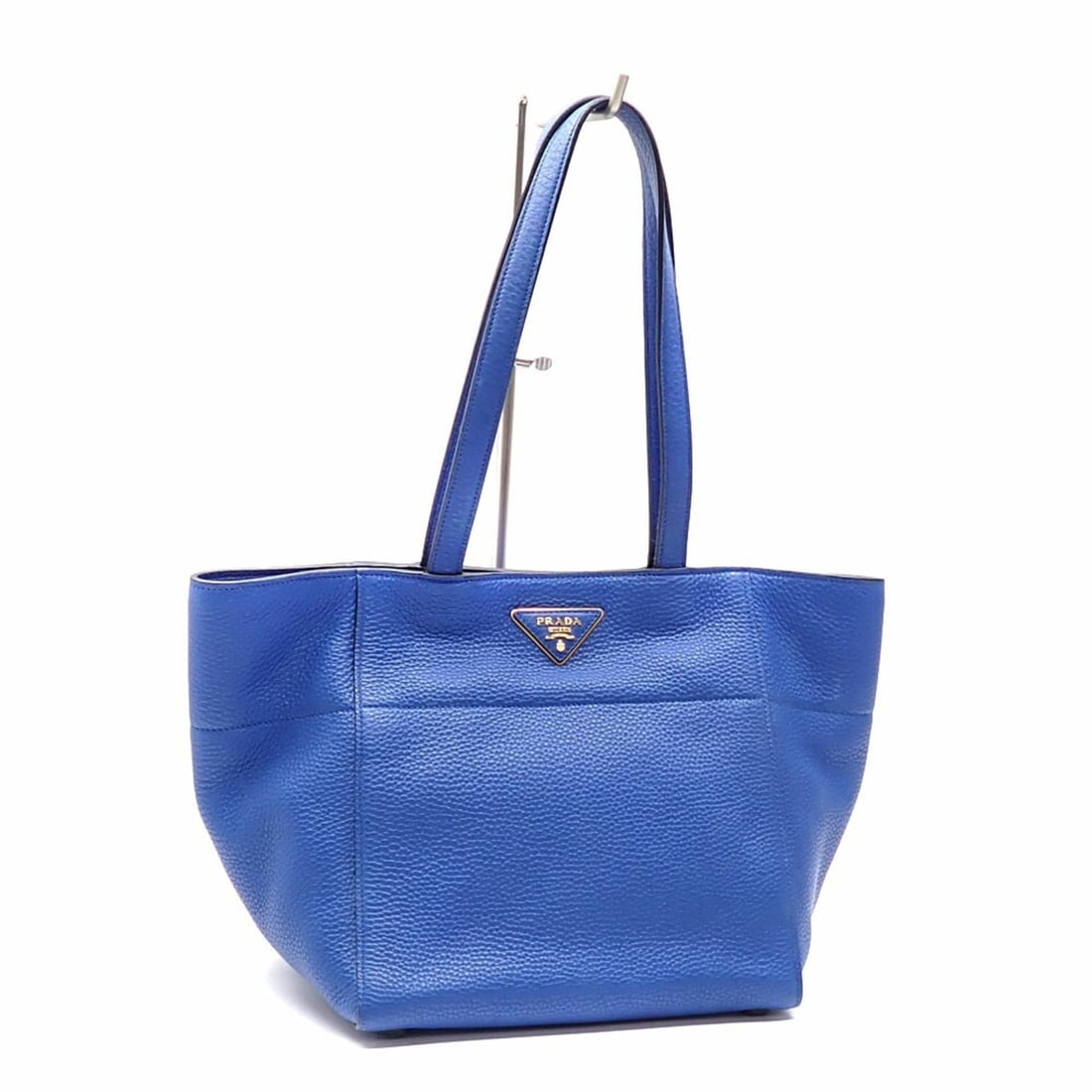 Prada Women's Azzurro Blue Leather Tote Bag BR5092: --- Catalog ---Category: SizeSize (HxWxD): 19cm x 21cm x 23cm / 7.48'' x 8.26'' x 9.05''Category: DesignType: Tote bagColor: BlueGender: WomenMaterial: Leather Outer Pocket: Zipper pocket Category: Ge