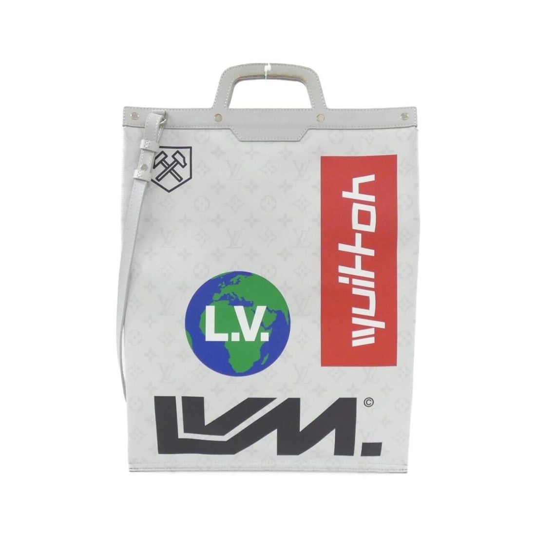 Louis Vuitton White Monogram Logo Flat Vertical Tote M44627 Handbag: --- Catalog ---Category: SizeWeight: 740g / 1.63lb.Size (HxWxD): 45cm x 35cm x 1cm / 17.71'' x 13.77'' x 0.39''Strap Length: 93cm - 106cm / 36.61'' - 41.73''Handle Length: 20cm / 7.87''Category: