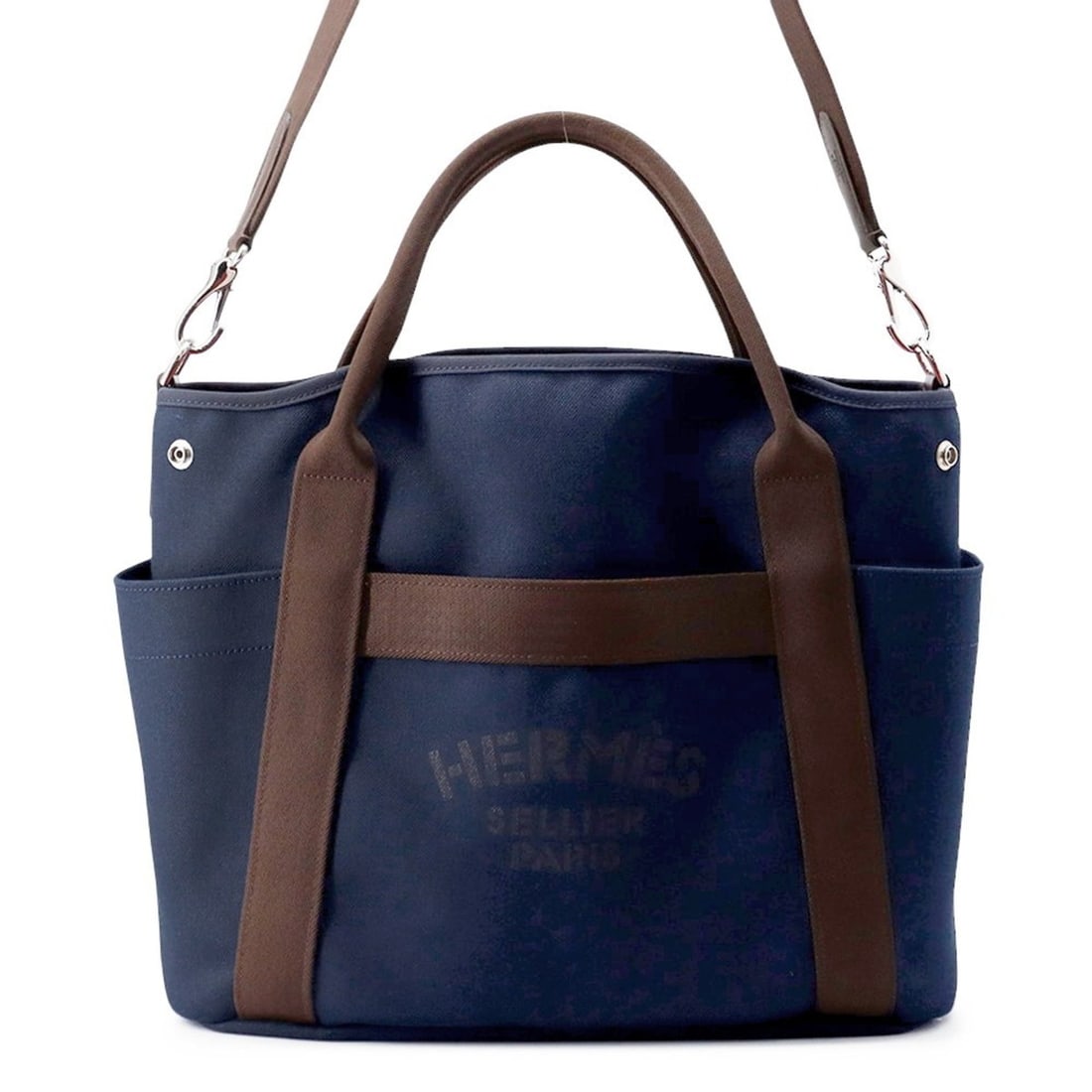 Hermes Hermès SAC DE PANSAGE GROOM, Navy/Fu B Stamp, 2-Way: --- Catalog ---Category: SizeWeight: 1.5kg / 3.3lb.Size (HxWxD): 34cm x 39cm x 17cm / 13.38'' x 15.35'' x 6.69''Strap Length: 97cm / 38.18''Category: DesignType: Shoulder bag, Tote bagColor: Feu, Navy