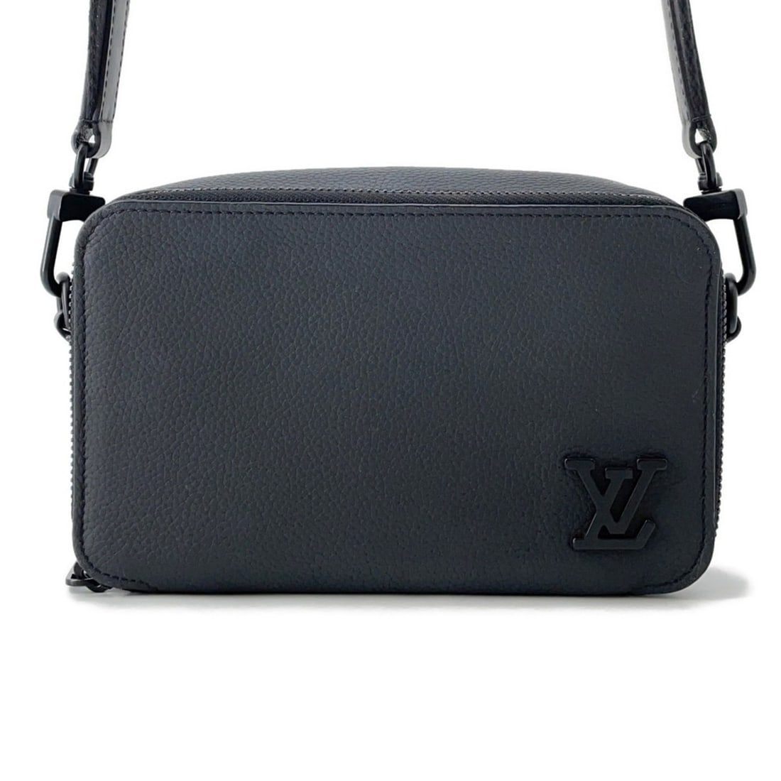 Louis Vuitton Grained Calfskin Shoulder Bag/LV Aerogram Alpha Wearable Wallet M59161 Black: --- Catalog ---Category: SizeWeight: 450g / 15.87oz.Size (HxWxD): 11cm x 18cm x 6cm / 4.33'' x 7.08'' x 2.36''Strap / Chain Length: 1.28m / 50.39''Category: DesignType: Chain/Shoulder walletColor: Bla