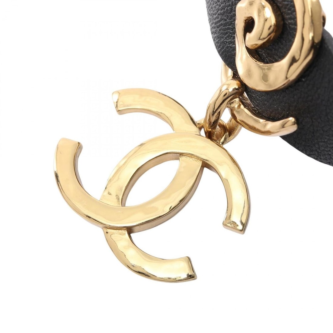 CHANEL Coco Mark Choker Accessory, GP (Gold Plated), Leather, Women's, Gold and Black, B22S: --- Catalog ---Category: SizePendant Size: 22mm x 32mm / 0.86'' x 1.25''Neck Circumference: 32 cm - 38 cm / 12.59'' - 14.96''Category: DesignColor: Black, GoldGender: WomenMaterial: Gold plating, Leat