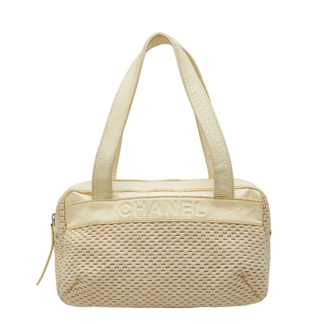 CHANEL logo handbag/shoulder bag in ivory and white lambskin cotton for women.: --- Catalog ---Category: SizeSize (HxWxD): 17.5cm x 30cm x 12cm / 6.88'' x 11.81'' x 4.72''Category: DesignType: Handbag, Shoulder bagColor: Ivory, WhiteGender: WomenMaterial: Leather , Cotton Categor