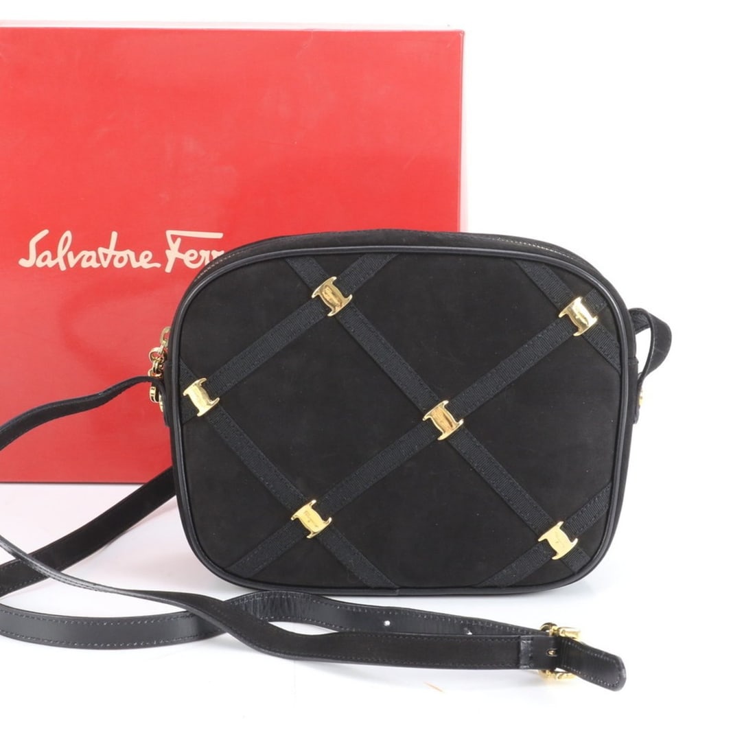Salvatore Ferragamo Vara Leather Shoulder Bag/Crossbody Bag in Black for Women (1 of 11)
