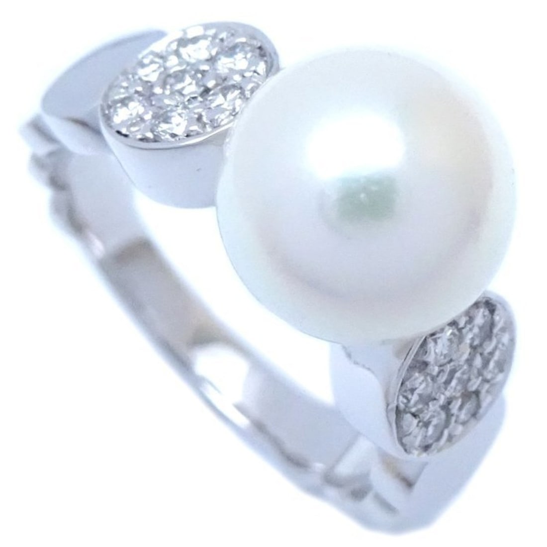 PIAGET Pearl Ring, 9.1mm and Diamond, 53K 18WG, 292601: --- Catalog ---Category: SizeWeight: 8.2g / 0.28oz.JP Size: 12.5US Size: 6.5Category: DesignType: Band ringStone: Diamond, PearlMaterial: White gold (18K)Category: GeneralBrand: Piaget--- Item List --