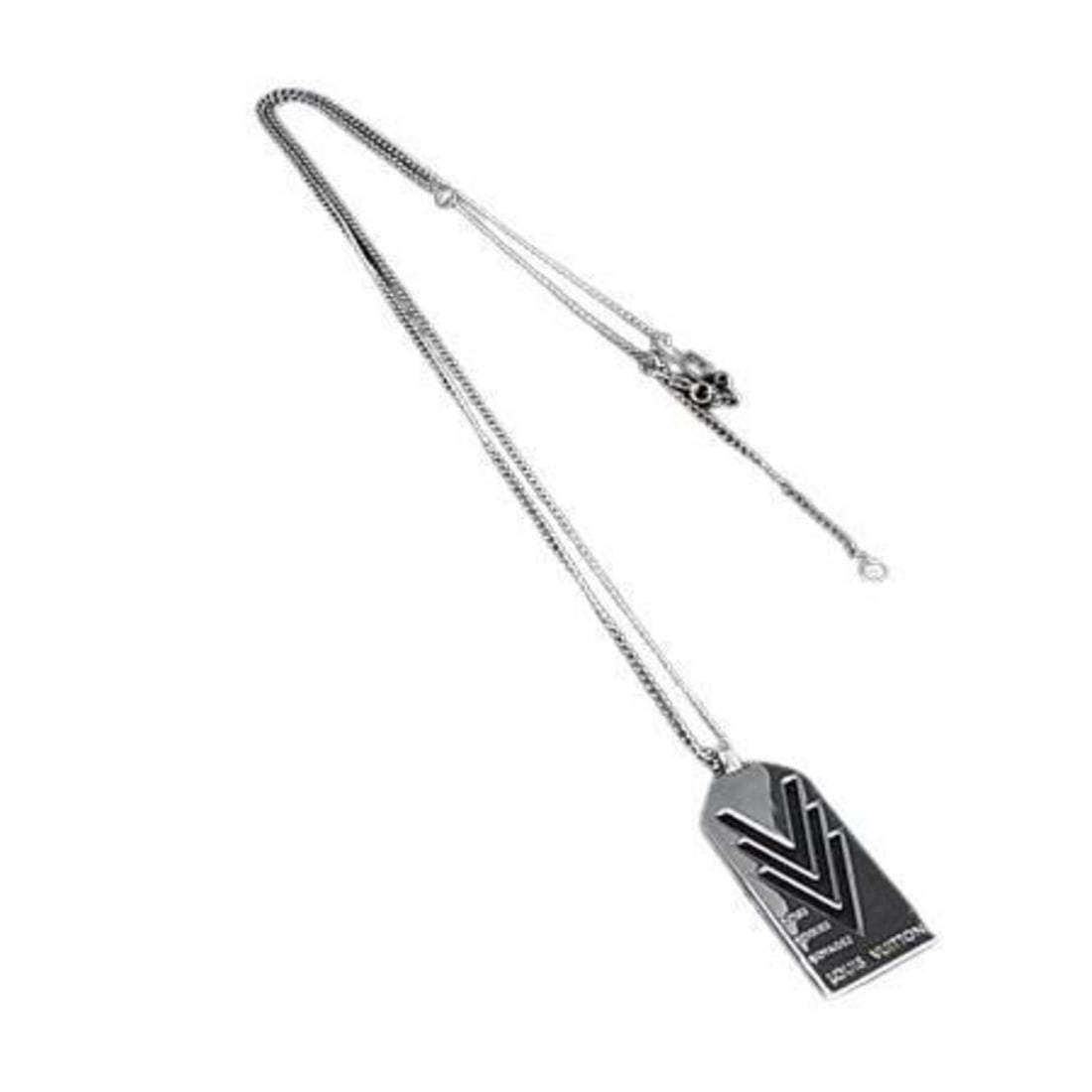 LOUIS VUITTON Louis Vuitton Triple V Necklace M00050 Silver Metal Men's Women's: --- Catalog ---Category: SizePendant Size: 37mm x 17mm / 1.45'' x 0.66''Neck Circumference: 61.2 cm / 24.09''Category: DesignColor: SilverGender: Men,Women,UnisexMaterial: MetalPendant Type: PendantNe