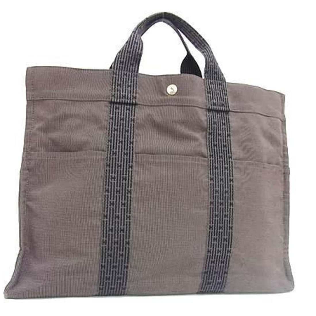HERMES Hermès Air Line Tote MM Gray Canvas Bag for Men and Women: --- Catalog ---Category: SizeSize (HxWxD): 33cm x 42cm x 10.5cm / 12.99'' x 16.53'' x 4.13''Category: DesignType: Handbag, Shoulder bag, Tote bagColor: GrayGender: Men,Women,UnisexMaterial: Canvas Cat