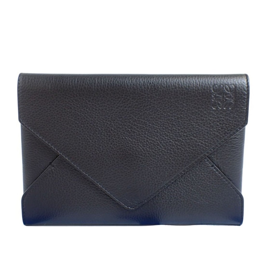 LOEWE Anagram Envelope Pouch in Black Leather for Men and Women: --- Catalog ---Category: SizeSize (HxWxD): 12.7cm x 18cm x 1.9cm / 5'' x 7.08'' x 0.74''Category: DesignType: PouchColor: BlackGender: Men,Women,UnisexClosure: Snap (hook)Material: Leather Category: G