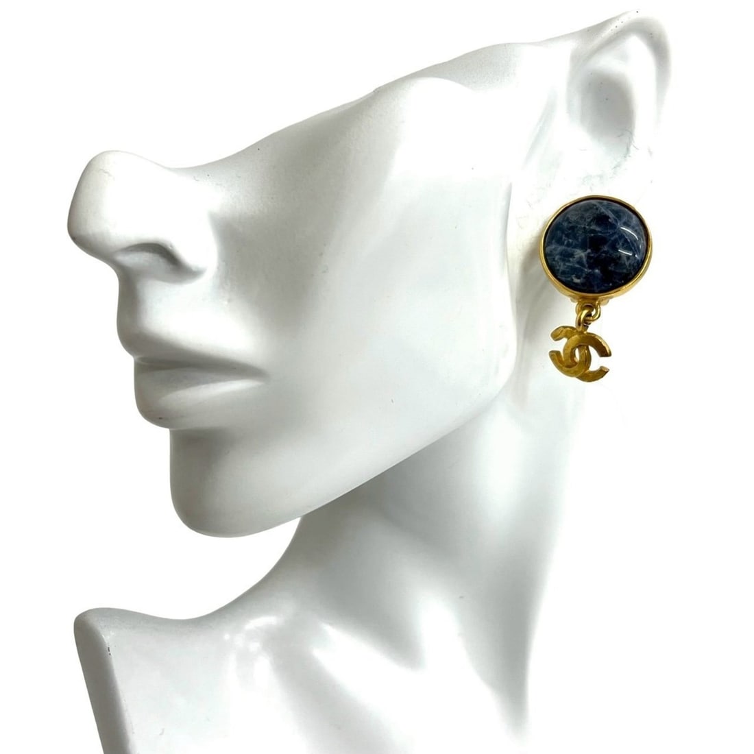 CHANEL Coco Mark Marble Stone GP Earrings and Ear Cuffs, Gold Blue, 10734: --- Catalog ---Category: SizeSize (HxWxD): 40.00mm x 20.00mm / 1.57'' x 0.79''Category: DesignType: Clip earringsColor: Blue, GoldGender: WomenMaterial: Gold platingCategory: GeneralBrand: Chanel--- I