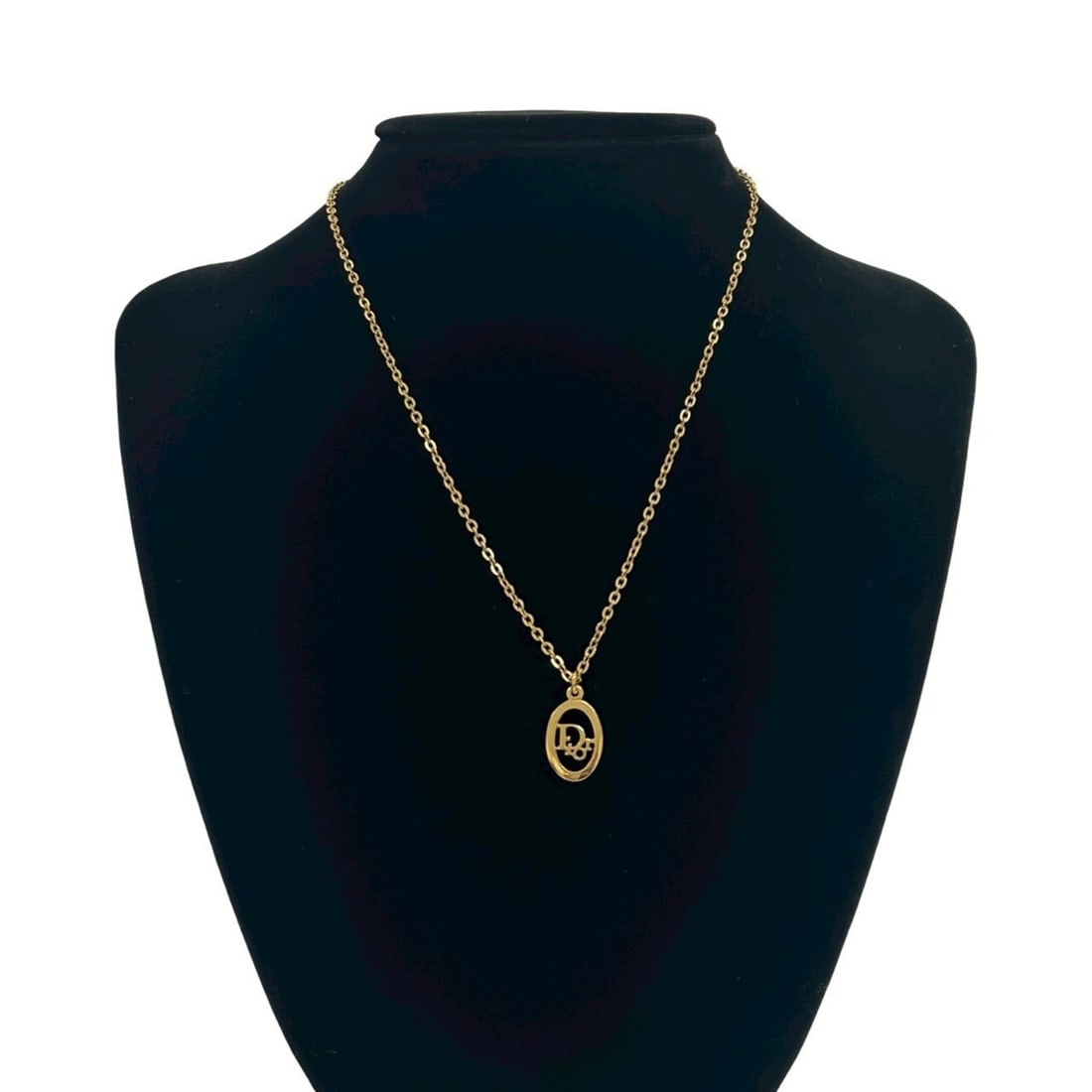Christian Dior Logo Motif GP Chain Necklace Pendant Gold 93021: --- Catalog ---Category: SizePendant Size: 16mm x 11mm / 0.62'' x 0.43''Neck Circumference: 44.5 cm / 17.51''Category: DesignColor: GoldGender: WomenMaterial: Gold platingPendant Type: PendantNecklace