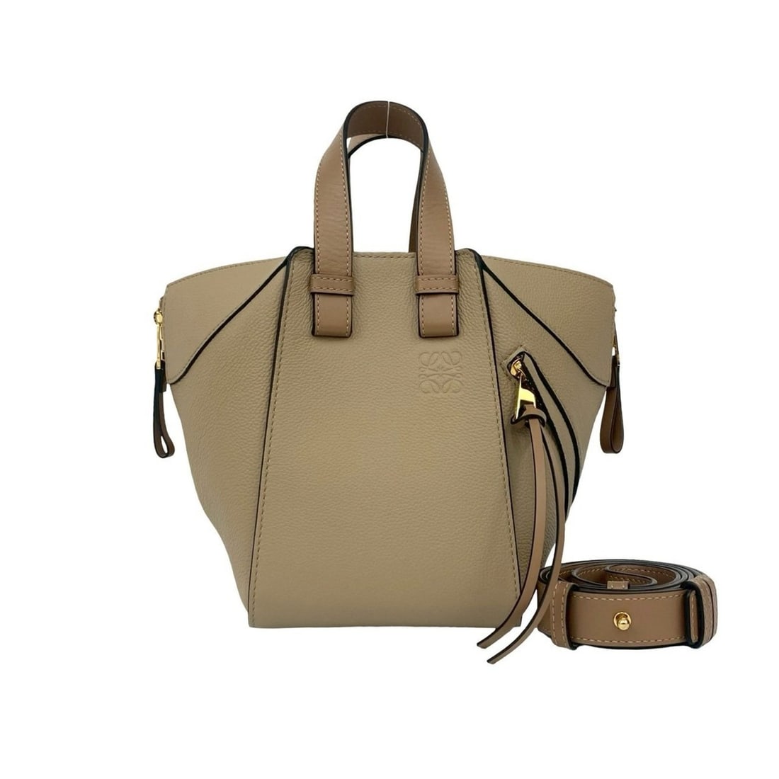 LOEWE Hammock Small Leather 2-Way Handbag/Tote Bag, Beige, 66143: --- Catalog ---Category: SizeSize (HxWxD): 21cm x 30cm x 19cm / 8.26'' x 11.81'' x 7.48''Category: DesignType: Handbag, Shoulder bag, Tote bagColor: BeigeGender: WomenMaterial: Leather Category: Gener