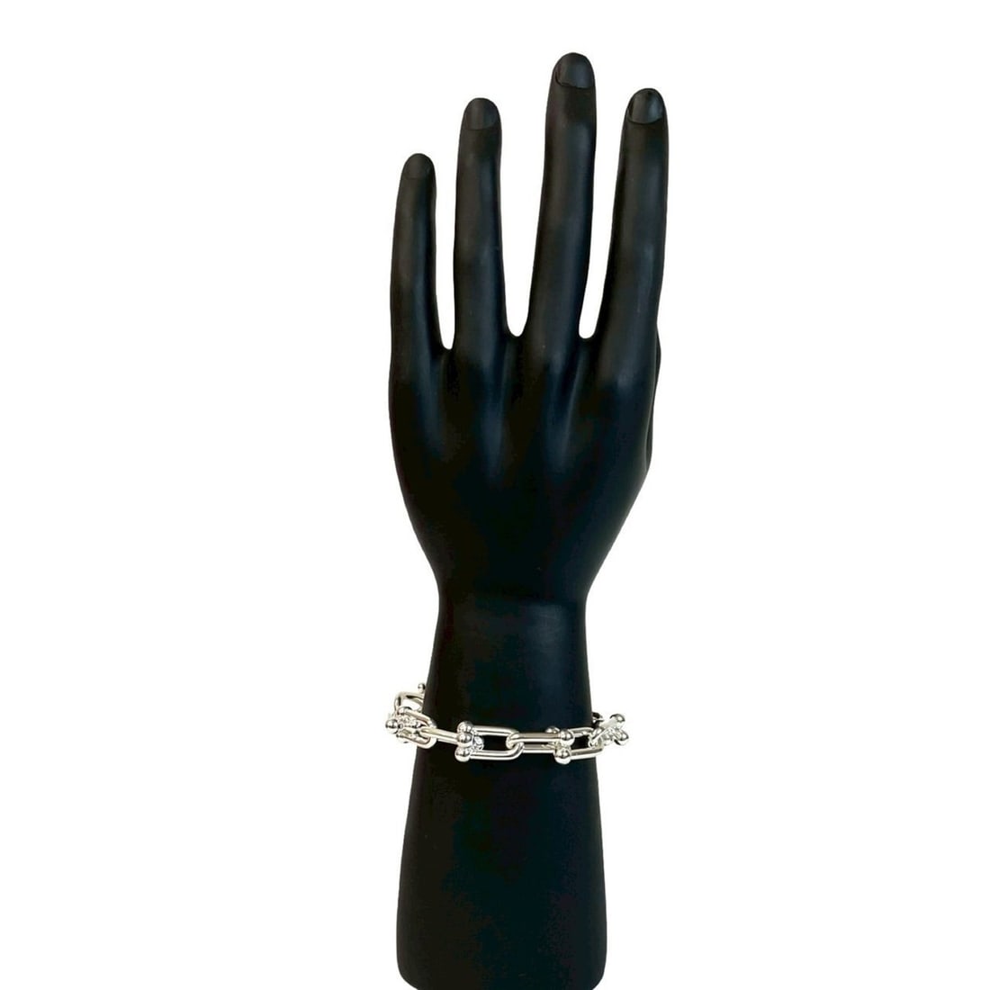 TIFFANY & Co. Tiffany HardWear Large Link Sterling Silver 925 Bracelet Chain 31617: --- Catalog ---Category: SizeLength: 20.5cm / 8.07''Category: DesignType: Charm braceletColor: SilverGender: WomenMaterial: Silver 925Category: GeneralBrand: Tiffany--- Item List ---Section: Condition