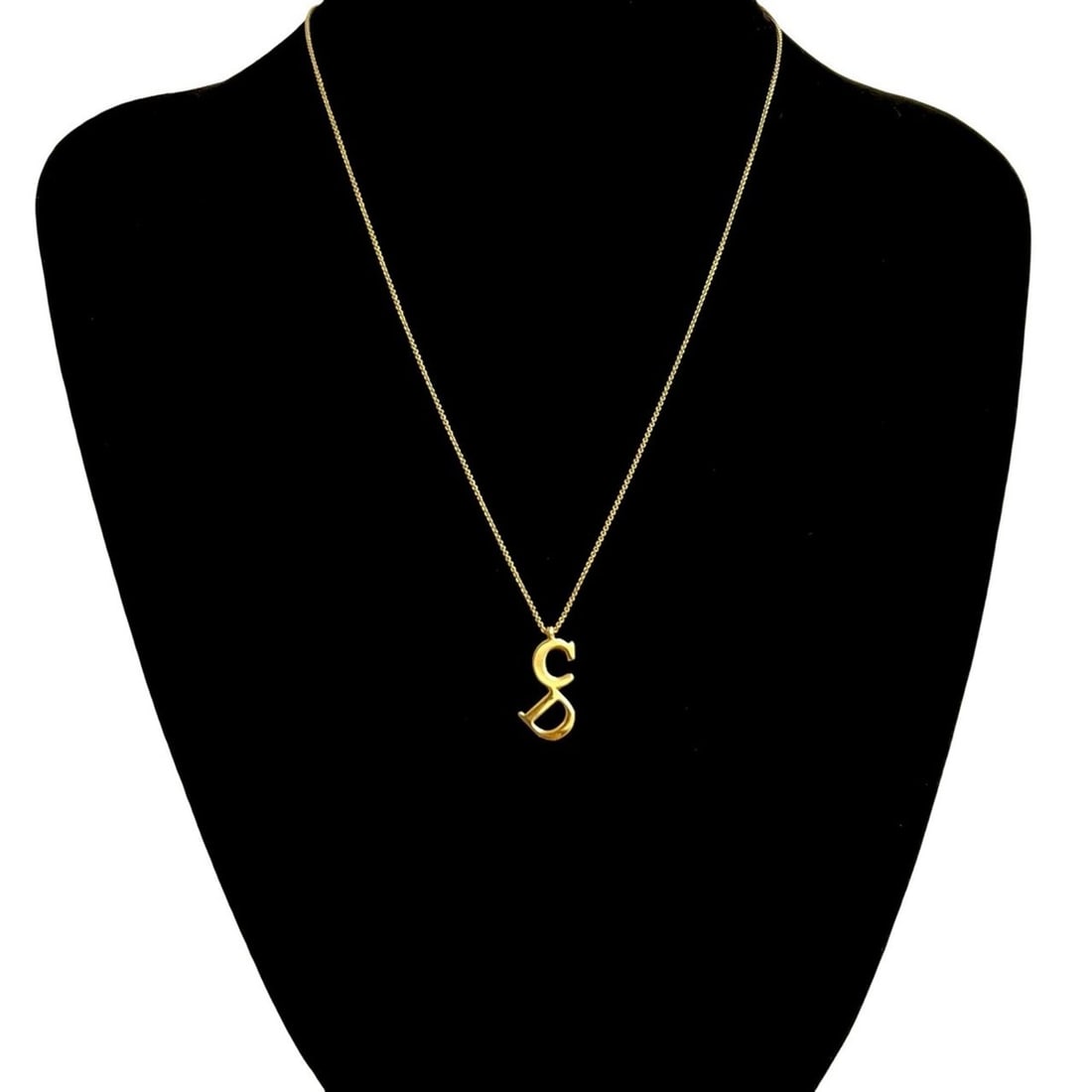 Christian Dior CD Logo GP Necklace Pendant Choker Gold 10267: --- Catalog ---Category: SizePendant Size: 20mm x 10mm / 0.78'' x 0.39''Neck Circumference: 44 cm / 17.32''Category: DesignColor: GoldGender: WomenMaterial: Gold platingPendant Type: PendantNecklace T