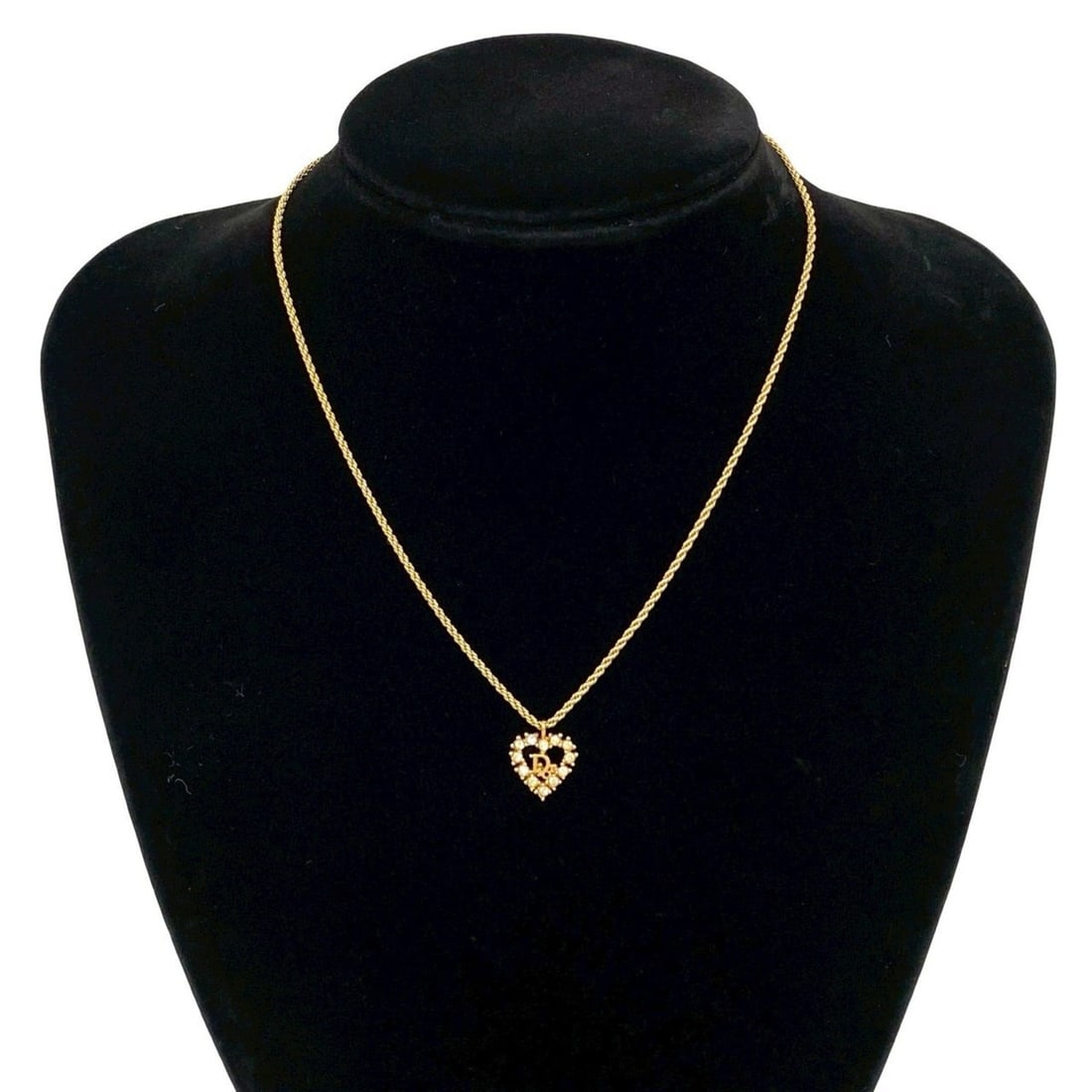 Christian Dior Logo Heart Motif GP Rhinestone Chain Necklace Pendant Gold 68683: --- Catalog ---Category: SizePendant Size: 12mm x 12mm / 0.47'' x 0.47''Neck Circumference: 44 cm / 17.32''Category: DesignColor: GoldGender: WomenMaterial: Gold plating, RhinestonePendant Type: Penda