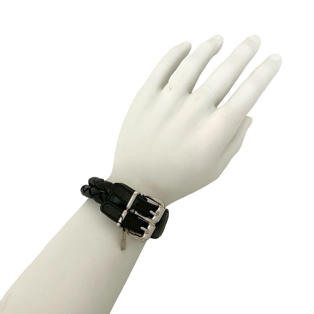 BOTTEGA VENETA Intrecciato Leather Bracelet/Bangle in Black 92235: --- Catalog ---Category: SizeLength: 15cm - 17cm / 5.9'' - 6.69''Category: DesignType: Charm braceletColor: BlackGender: WomenMaterial: LeatherCategory: GeneralBrand: Bottega Veneta--- Item List ---Se