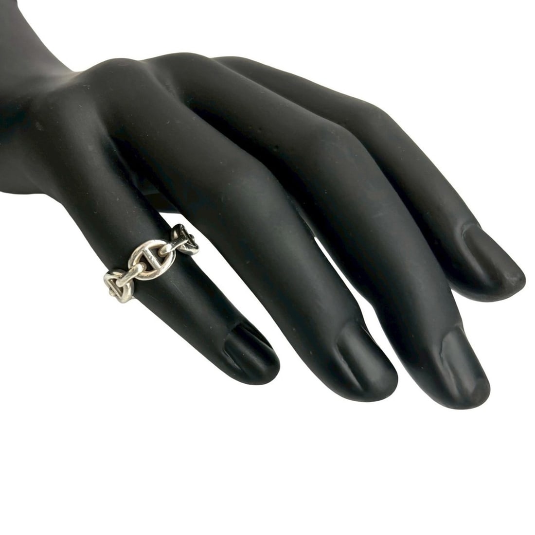 HERMES Enchaine Ring, Silver 925, Size 7, Women's Jewelry, 44261: --- Catalog ---Category: SizeJP Size: 7US Size: 4Category: DesignType: Band ringColor: SilverGender: WomenMaterial: Silver 925Category: GeneralBrand: Hermes--- Item List ---Section: ConditionRanking: