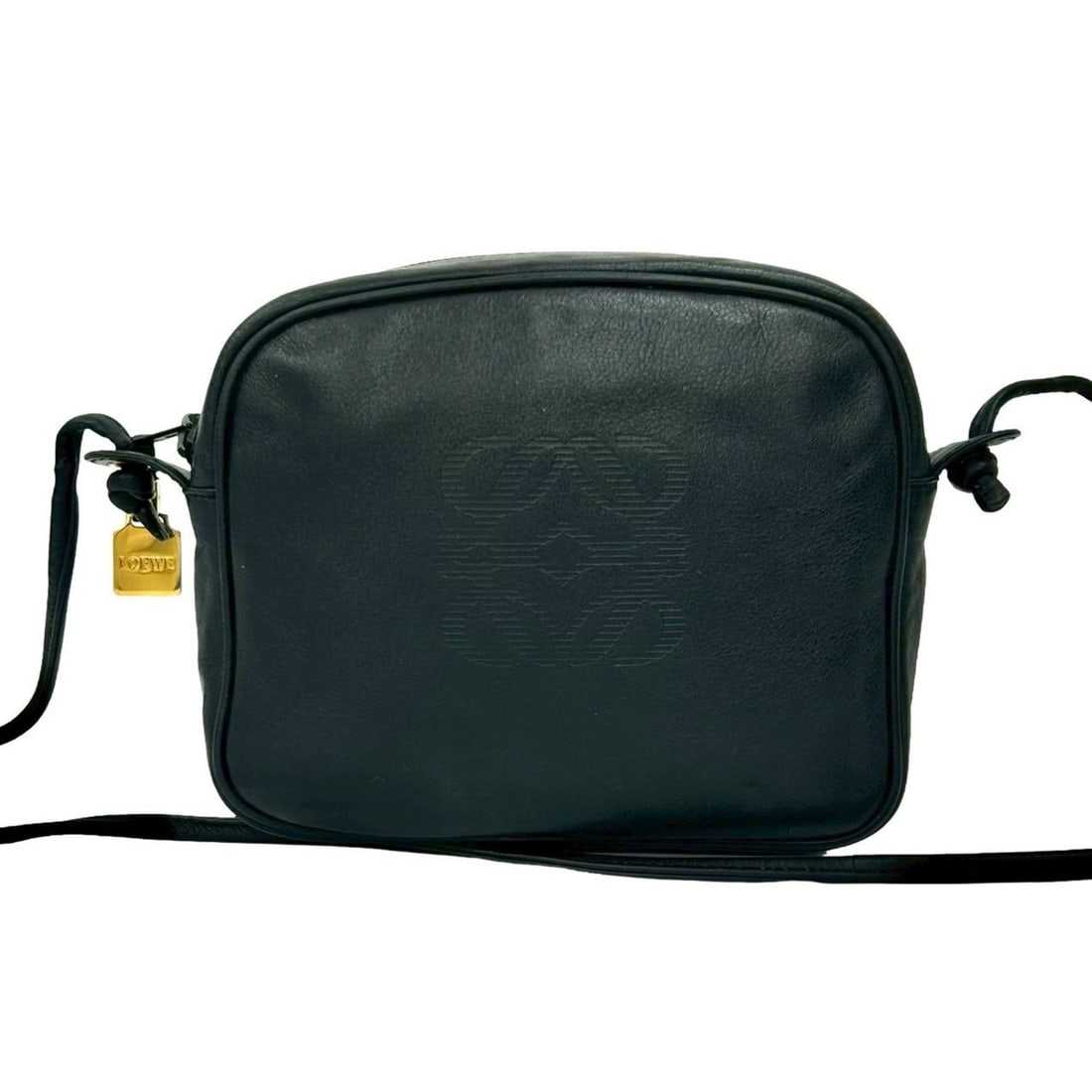 LOEWE Anagram Logo Leather Mini Shoulder Bag/Pochette/Sacoche Black 39807: --- Catalog ---Category: SizeSize (HxWxD): 16cm x 18cm x 6cm / 6.29'' x 7.08'' x 2.36''Category: DesignType: Pochette, Shoulder bagColor: BlackGender: WomenMaterial: Leather Category: GeneralBrand: Lo