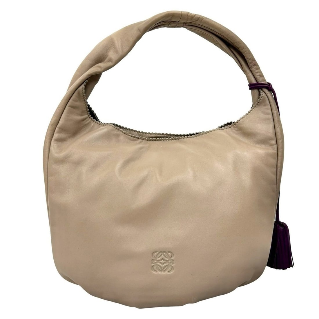 LOEWE Anagram Logo Nappa Leather One-Shoulder Bag/Semi-Shoulder Bag/Handbag Beige 52466: --- Catalog ---Category: SizeSize (HxWxD): 25.5cm x 30cm x 4.5cm / 10.03'' x 11.81'' x 1.77''Category: DesignType: Handbag, Shoulder bagColor: BeigeGender: WomenMaterial: Leather Category: GeneralBran