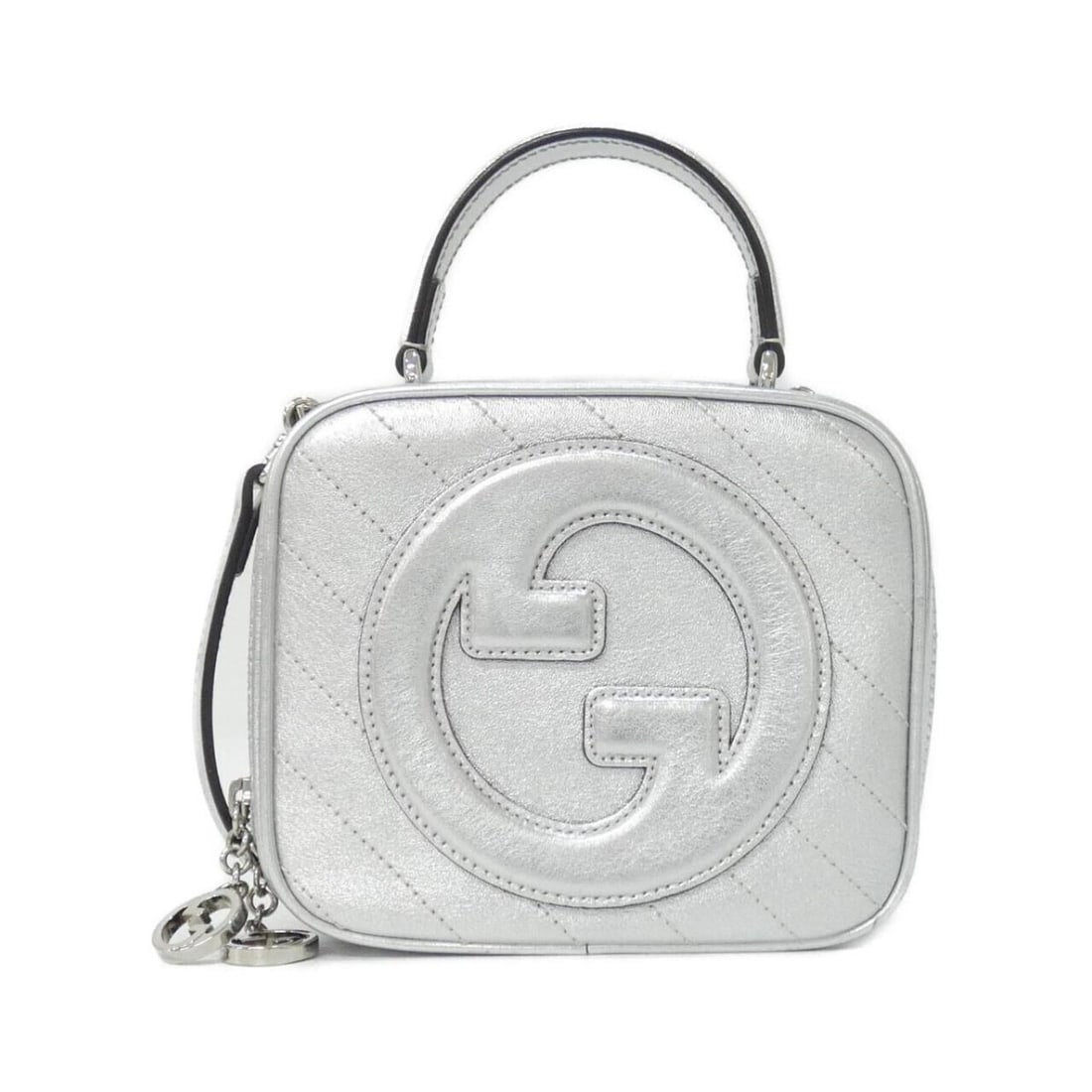 Gucci BLONDIE 744434 AACBO handbag: --- Catalog ---Category: SizeSize (HxWxD): 14cm x 16cm x 9cm / 5.51'' x 6.29'' x 3.54''Category: DesignType: HandbagColor: Metallic silverGender: WomenMaterial: Leather Category: GeneralMPN: 744434 AA