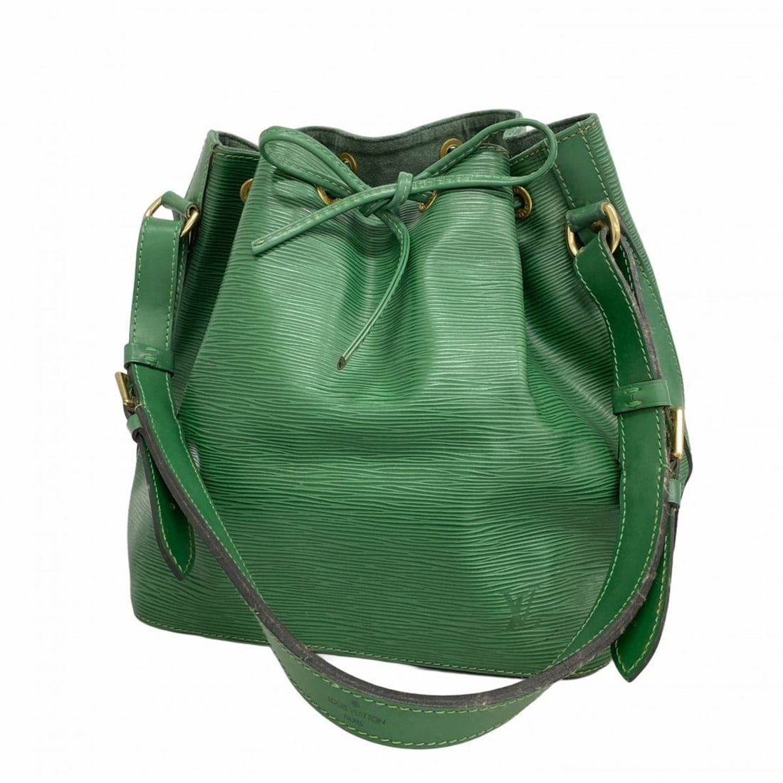 Louis Vuitton Epi Petit Noe Shoulder Bag M44104 Borneo Green for Women: --- Catalog ---Category: SizeSize (HxWxD): 27cm x 25cm x 19cm / 10.62'' x 9.84'' x 7.48''Category: DesignType: Shoulder bagColor: Borneo greenGender: WomenCategory: GeneralMPN: M44104Brand: Louis