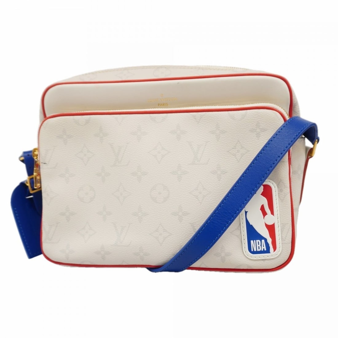 Louis Vuitton Shoulder Bag LV×NBA Nile PM M45583 White Men's: --- Catalog ---Category: SizeSize (HxWxD): 20cm x 26cm x 9.5cm / 7.87'' x 10.23'' x 3.74''Category: DesignType: Shoulder bagColor: WhiteGender: MenCategory: GeneralMPN: M45583Brand: Louis Vuitton--- I