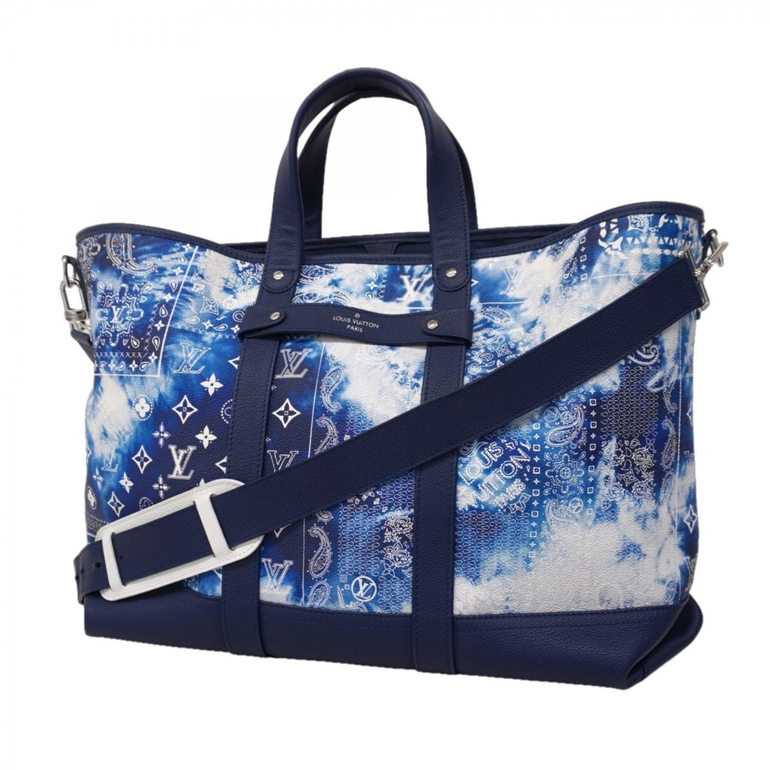 Louis Vuitton Monogram Bandana Trolley Tote Bag M20553 Blue 2-Way for Men: --- Catalog ---Category: SizeSize (HxWxD): 37cm x 54cm x 18cm / 14.56'' x 21.25'' x 7.08''Category: DesignType: Tote bagColor: BlueGender: MenCategory: GeneralMPN: M20553Brand: Louis Vuitton--- Item L