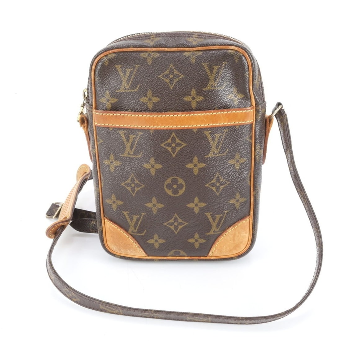 Louis Vuitton Monogram Danube M45266 Leather Messenger Shoulder Bag for Men: --- Catalog ---Category: SizeSize (HxWxD): 22cm x 16cm x 5cm / 8.66'' x 6.29'' x 1.96''Strap Length: 115cm / 45.27''Category: DesignType: Shoulder bagColor: Brown, MonogramGender: MenMaterial: Monogra