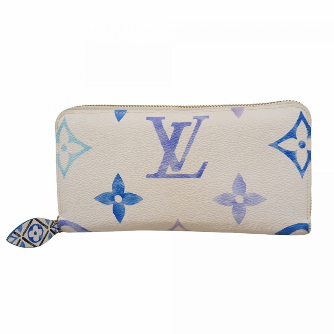 Louis Vuitton Long Wallet LV By the Pool Zippy M82384 White Blue Women's: --- Catalog ---Category: SizeSize (HxWxD): 10cm x 19.5cm x 2cm / 3.93'' x 7.67'' x 0.78''Category: DesignType: Long wallet (bi-fold)Color: Blue, WhiteGender: WomenCategory: GeneralMPN: M82384Brand: Lo