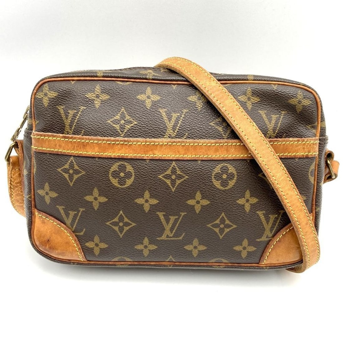 LOUIS VUITTON M51276 Trocadero 23 Shoulder Bag Monogram Brown Women's: --- Catalog ---Category: SizeWeight: 416g / 14.67oz.Size (HxWxD): 14cm x 22cm x 5cm / 5.51'' x 8.66'' x 1.96''Strap Length: 130cm / 51.18''Category: DesignType: Shoulder bagColor: BrownGender: WomenCl