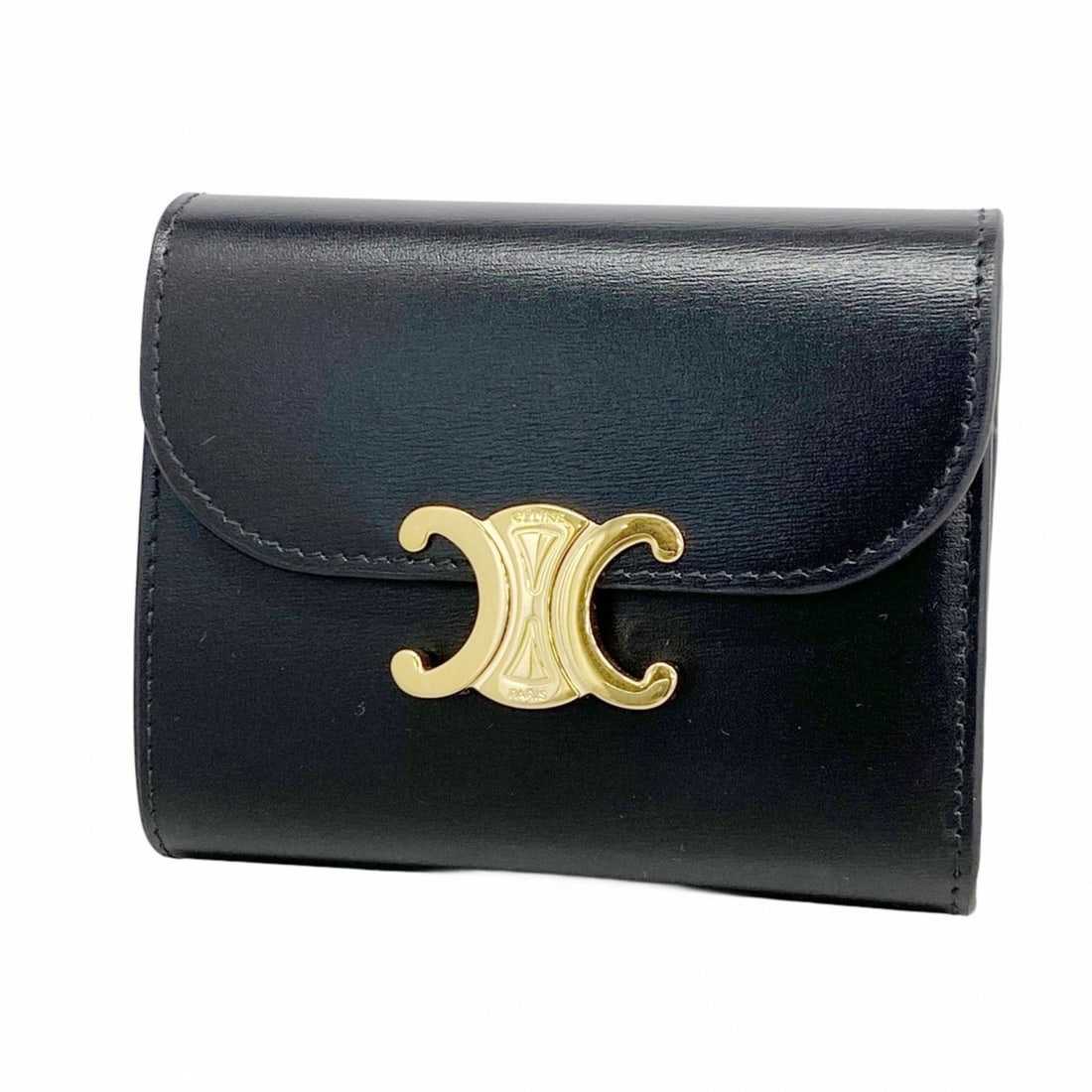 Celine Triomphe Leather Wallet Black Women's: --- Catalog ---Category: SizeSize (HxWxD): 9cm x 10.5cm x 3.5cm / 3.54'' x 4.13'' x 1.37''Category: DesignType: Wallet (bi-fold)Color: BlackGender: WomenMaterial: Leather Category: GeneralBrand: Celin