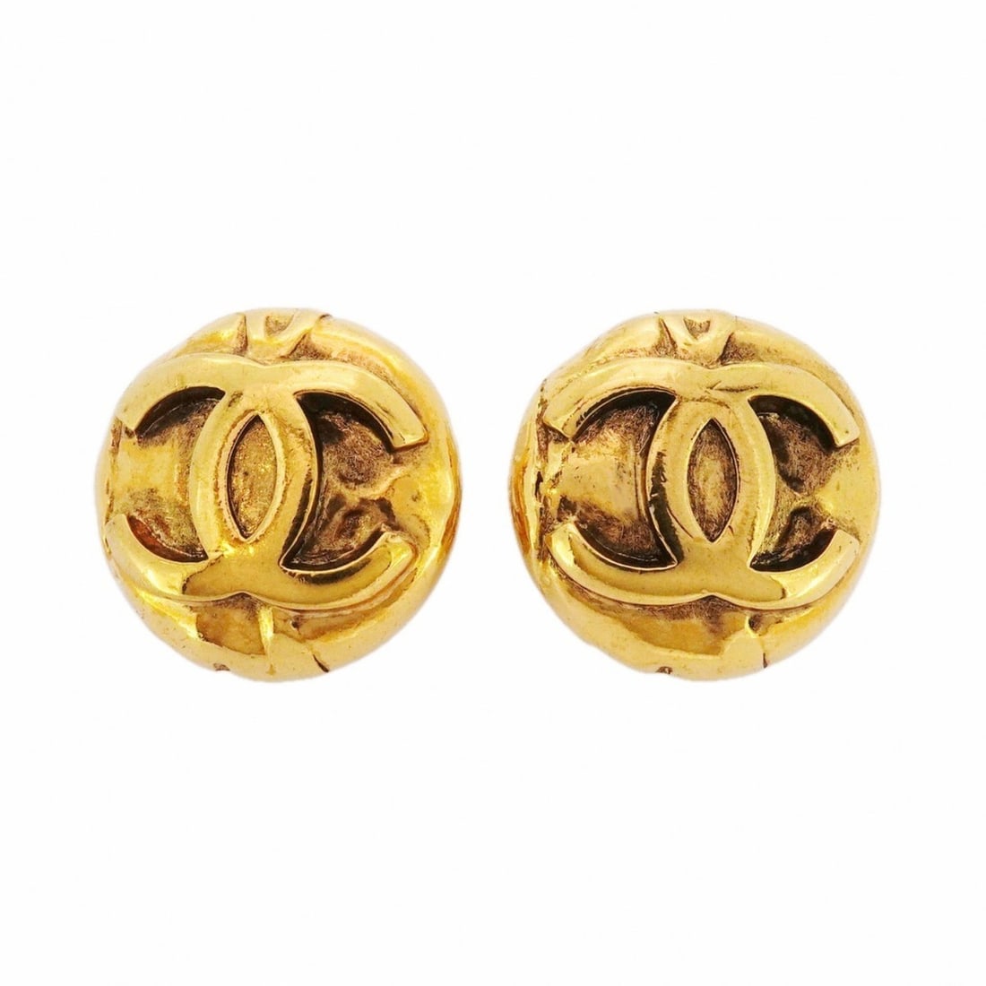 Chanel Coco Mark Circle Earrings, GP Plated Gold for Women: --- Catalog ---Category: SizeSize (HxWxD): 19.90mm x 20.10mm / 0.78'' x 0.79''Category: DesignType: Clip earringsColor: GoldGender: WomenMaterial: Gold platingCategory: GeneralBrand: Chanel--- Item Li
