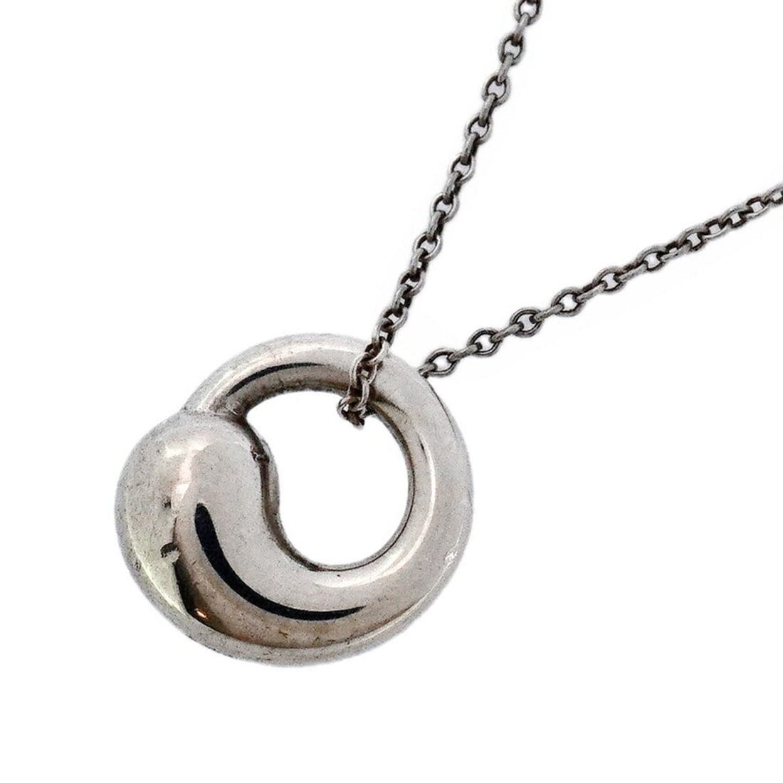 Tiffany Eternal Circle Necklace, Silver 925, Women's: --- Catalog ---Category: SizePendant Size: 13.5mm x 12.5mm / 0.53'' x 0.49''Neck Circumference: 41.5 cm / 16.33''Category: DesignGender: WomenMaterial: Silver 925Necklace Type: NecklaceCategory: Gener