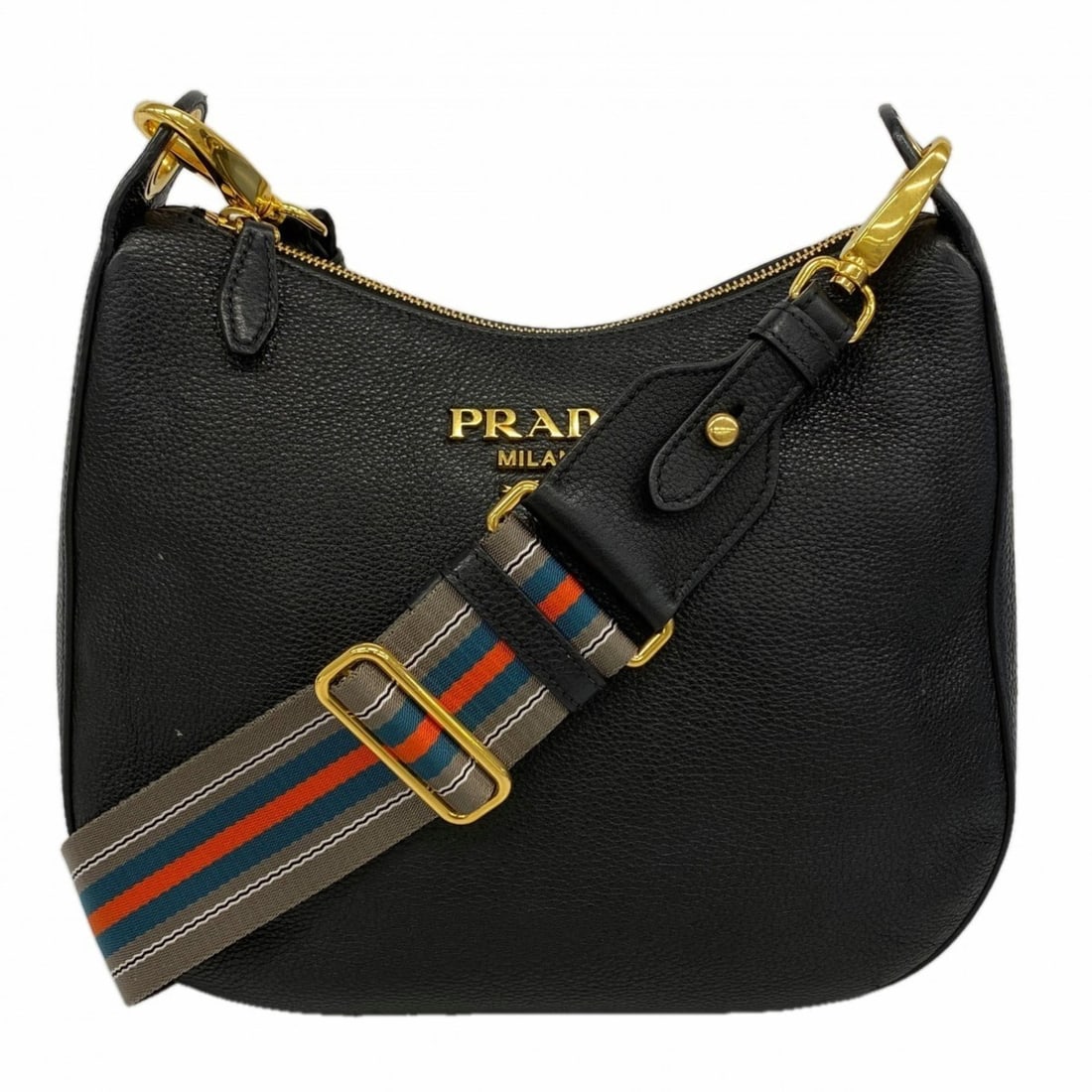 Prada shoulder bag in black leather for women: --- Catalog ---Category: SizeSize (HxWxD): 22.5cm x 28cm x 7cm / 8.85'' x 11.02'' x 2.75''Category: DesignType: Shoulder bagColor: BlackGender: WomenMaterial: Leather Hardware Color: GoldCategory: Gen