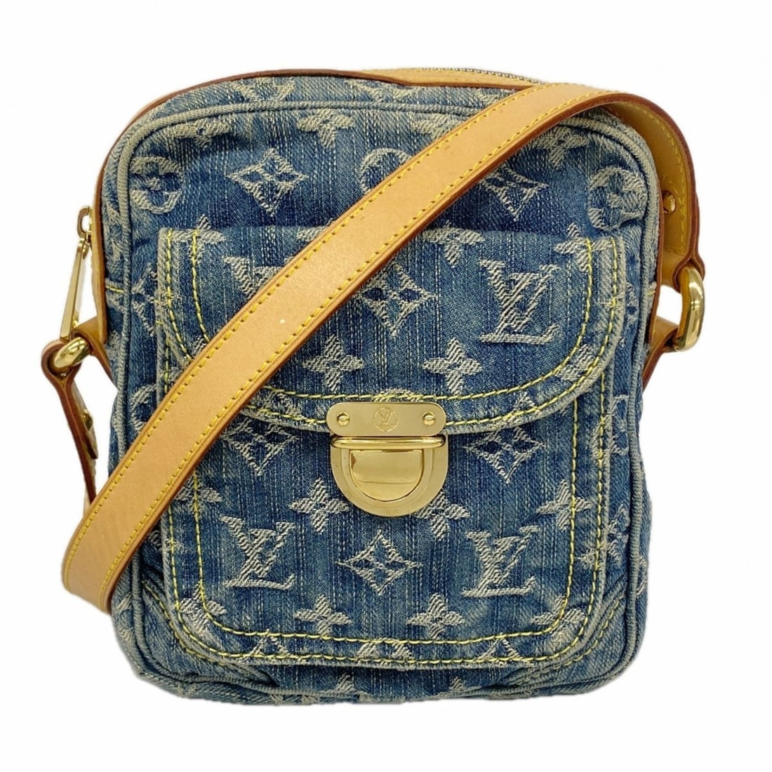 Louis Vuitton Monogram Denim Camera Bag Shoulder M95348 Blue Women's: --- Catalog ---Category: SizeSize (HxWxD): 19.5cm x 17cm x 7cm / 7.67'' x 6.69'' x 2.75''Category: DesignType: Shoulder bagColor: BlueGender: WomenCategory: GeneralMPN: M95348Brand: Louis Vuitton--- I