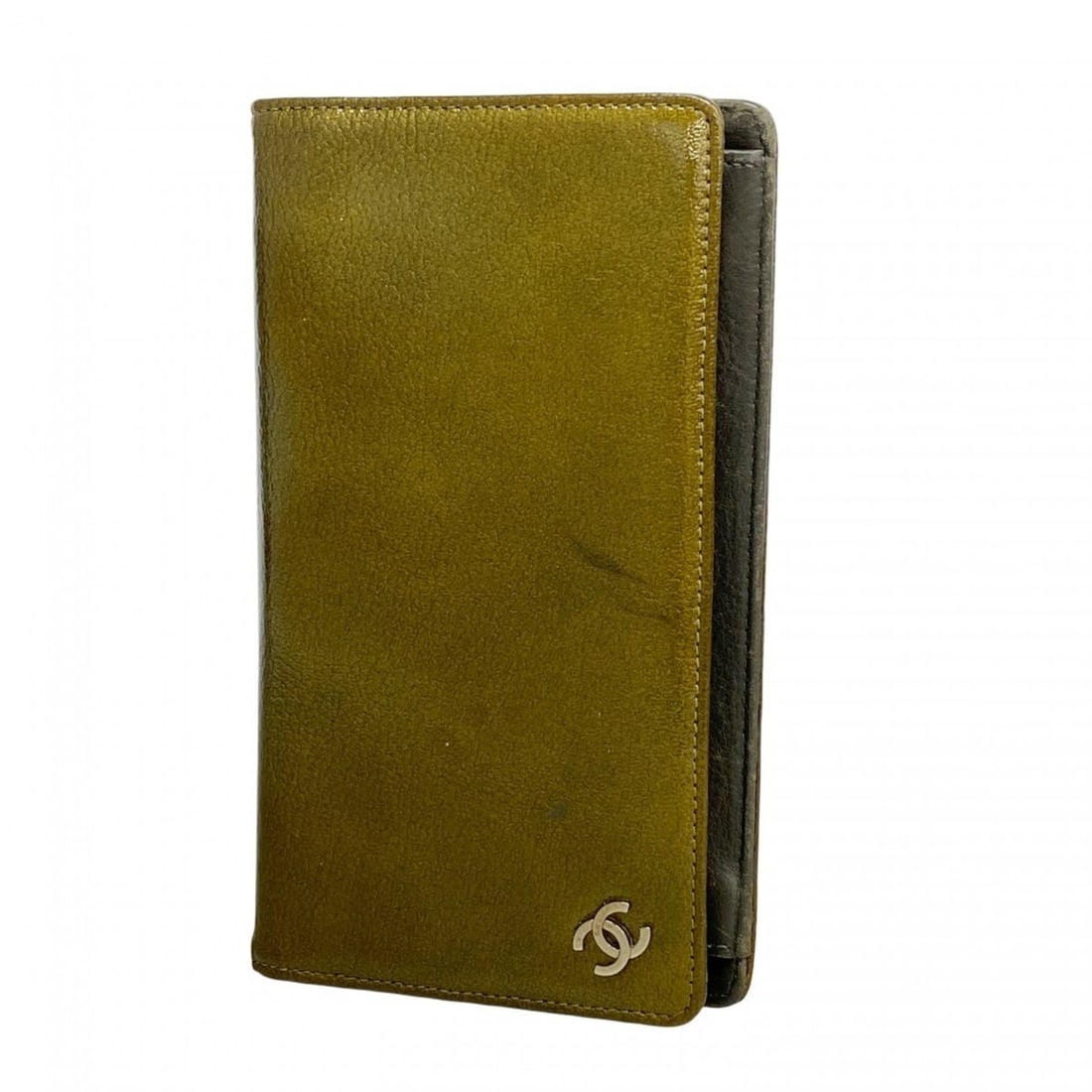 Chanel Patent Leather Moss Green Long Wallet for Women P2191134: --- Catalog ---Category: SizeSize (HxWxD): 18.5cm x 11cm x 2cm / 7.28'' x 4.33'' x 0.78''Category: DesignType: Long wallet (bi-fold)Color: Moss greenGender: WomenMaterial: Patent leather Category: Gen