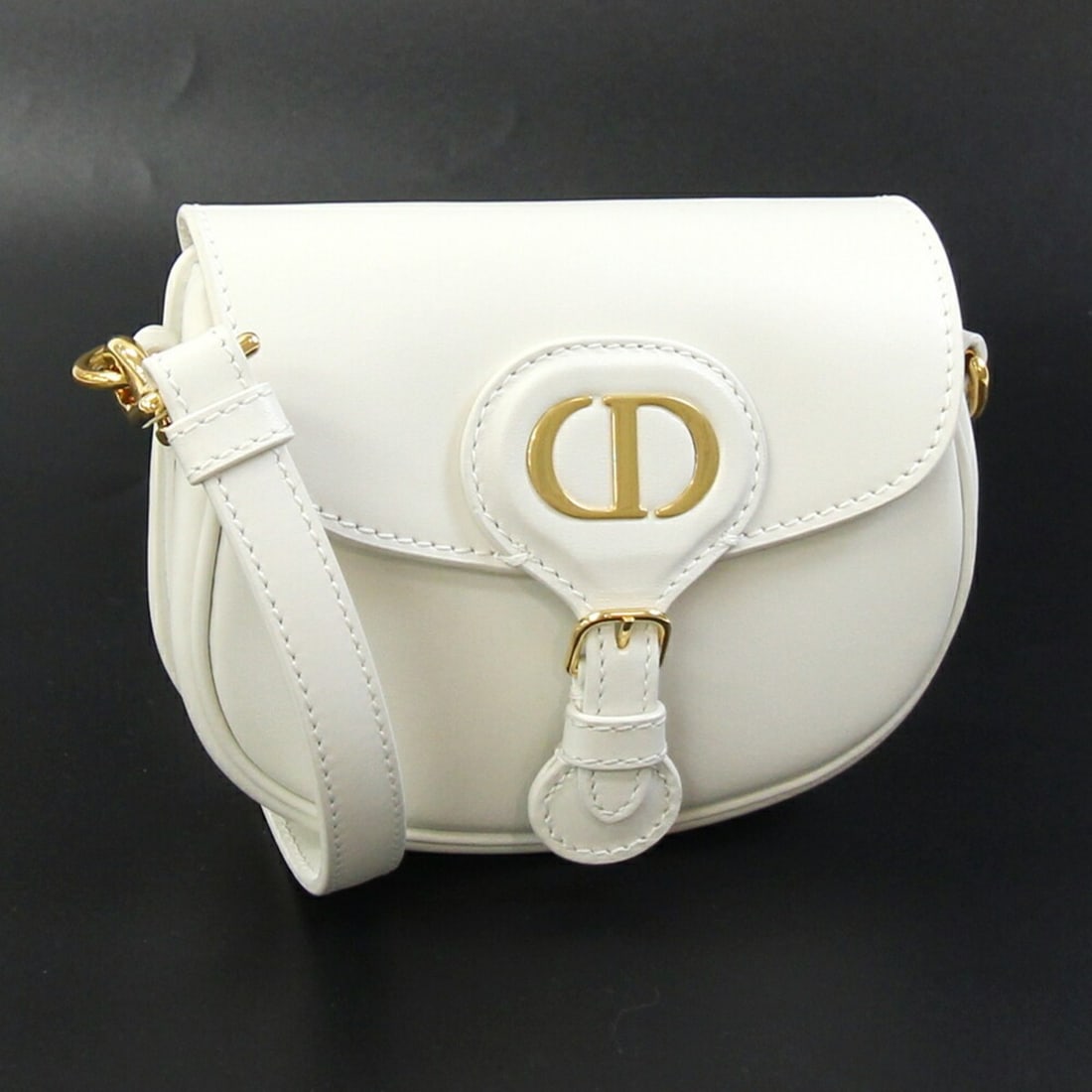 Christian Dior Dior Bobby Micro Shoulder Bag S5127UMOL Off-White Leather Pochette for Women: --- Catalog ---Category: SizeStrap Drop: 15cm / 5.9''Size (HxWxD): 9.5cm x 12.2cm x 3.5cm / 3.74'' x 4.8'' x 1.37''Strap Length: 115cm - 115cm / 45.27'' - 45.27''Category: DesignType: Pochette, Should