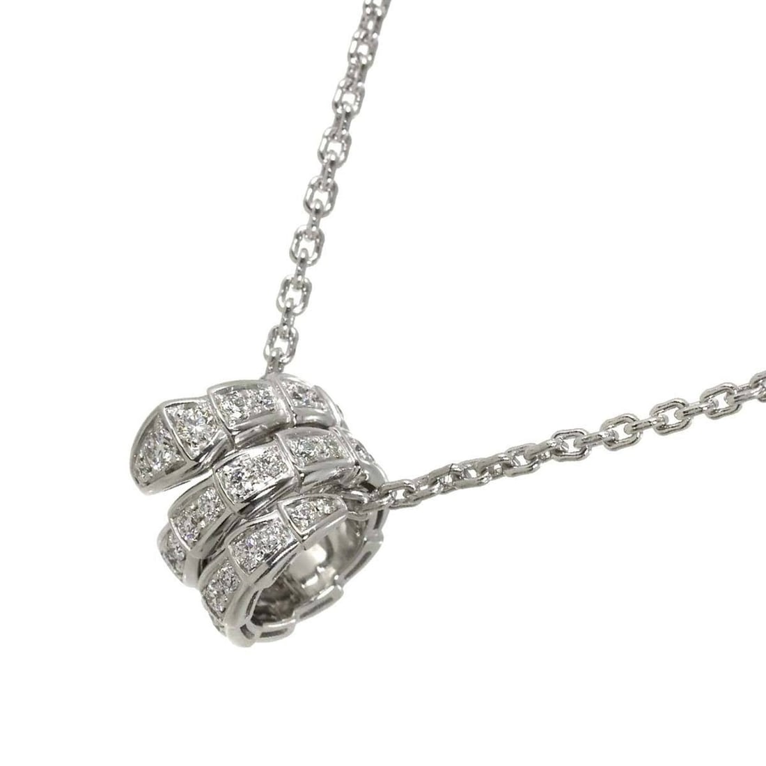 BVLGARI Serpenti Viper Diamond Necklace, 43cm, 18K White Gold, 750 Necklace: --- Catalog ---Category: SizePendant Size: 13mm x 11.7mm / 0.51'' x 0.46''Neck Circumference: 43 cm / 16.92''Category: DesignGender: WomenMaterial: White gold (18K)Necklace Type: NecklaceCategory: Gen